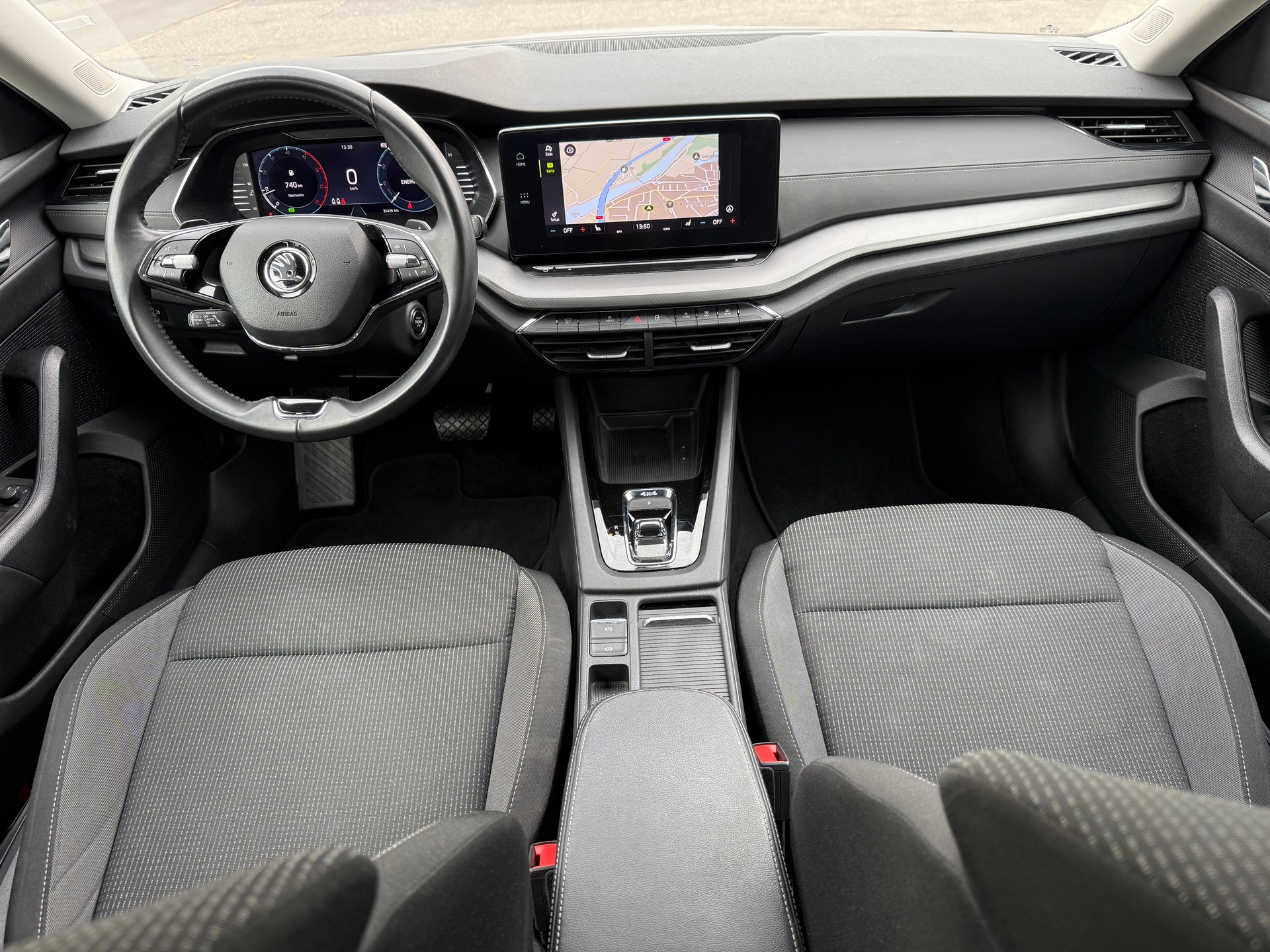 SKODA Octavia Combi 2.0 TDI Ambition 4x4 DSG-image-20