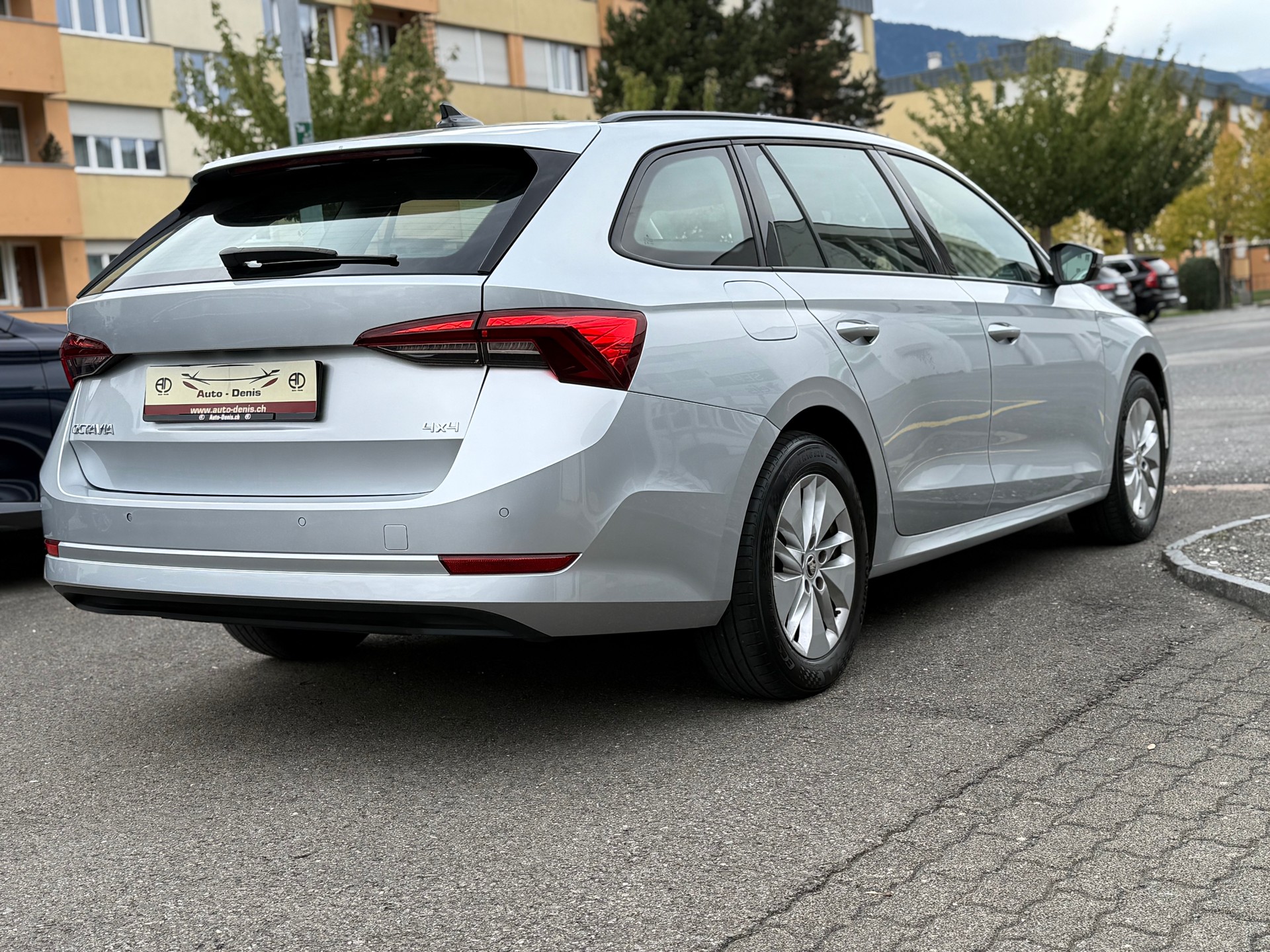 SKODA Octavia Combi 2.0 TDI Ambition 4x4 DSG-image-3