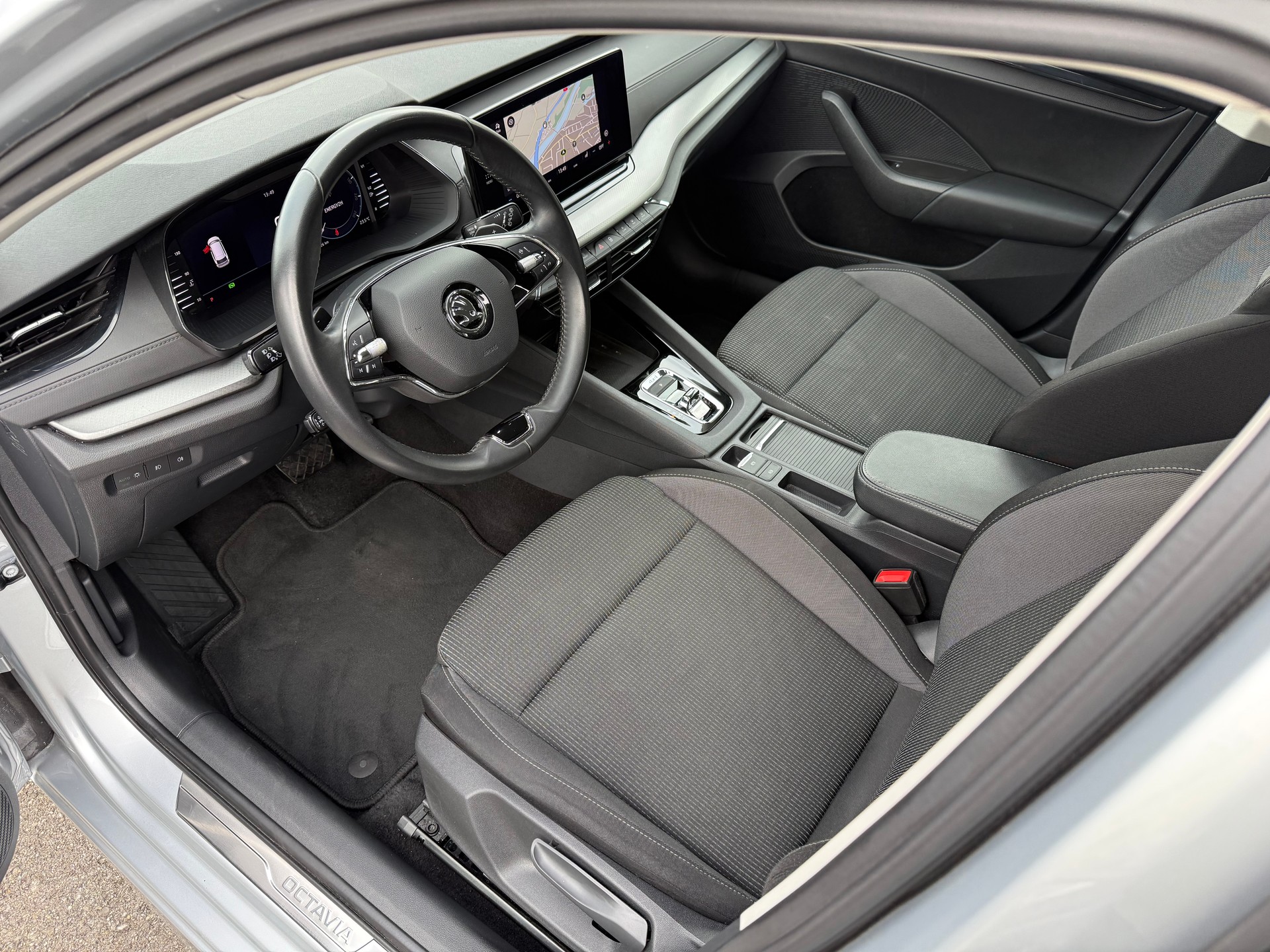 SKODA Octavia Combi 2.0 TDI Ambition 4x4 DSG-image-9