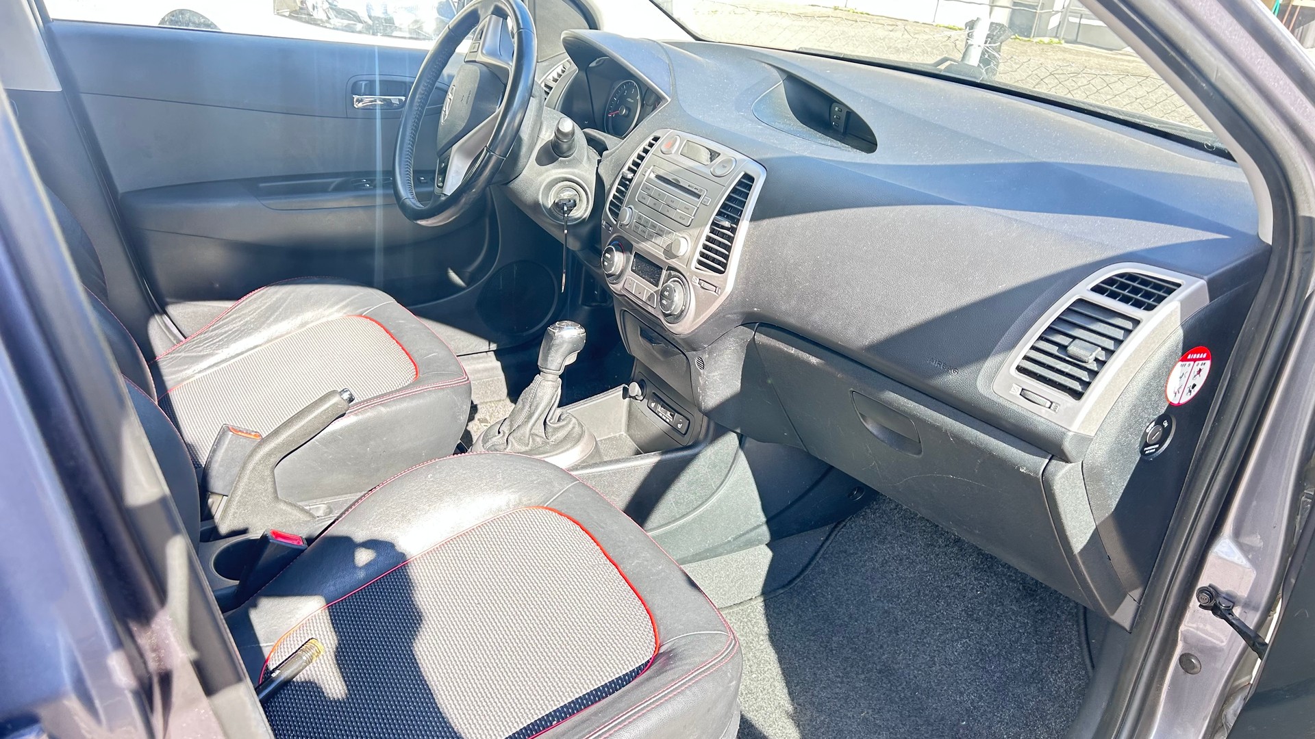 HYUNDAI i20 1.6 CRDi Premium-image-5