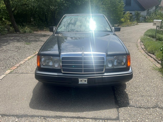 MERCEDES-BENZ 300 CE-image-1