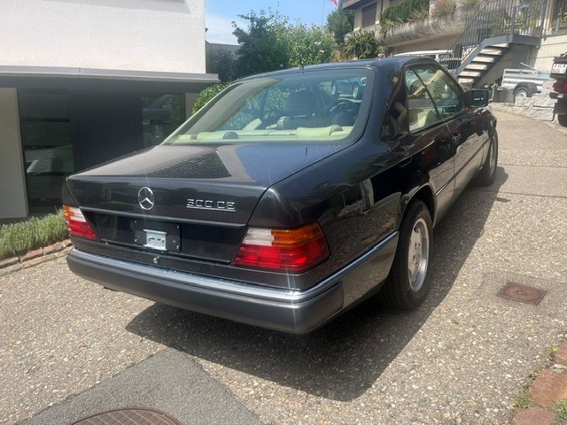 MERCEDES-BENZ 300 CE-image-3