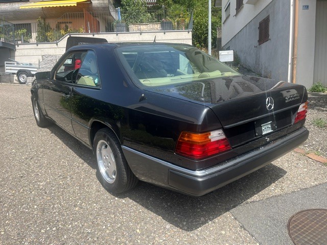 MERCEDES-BENZ 300 CE-image-4