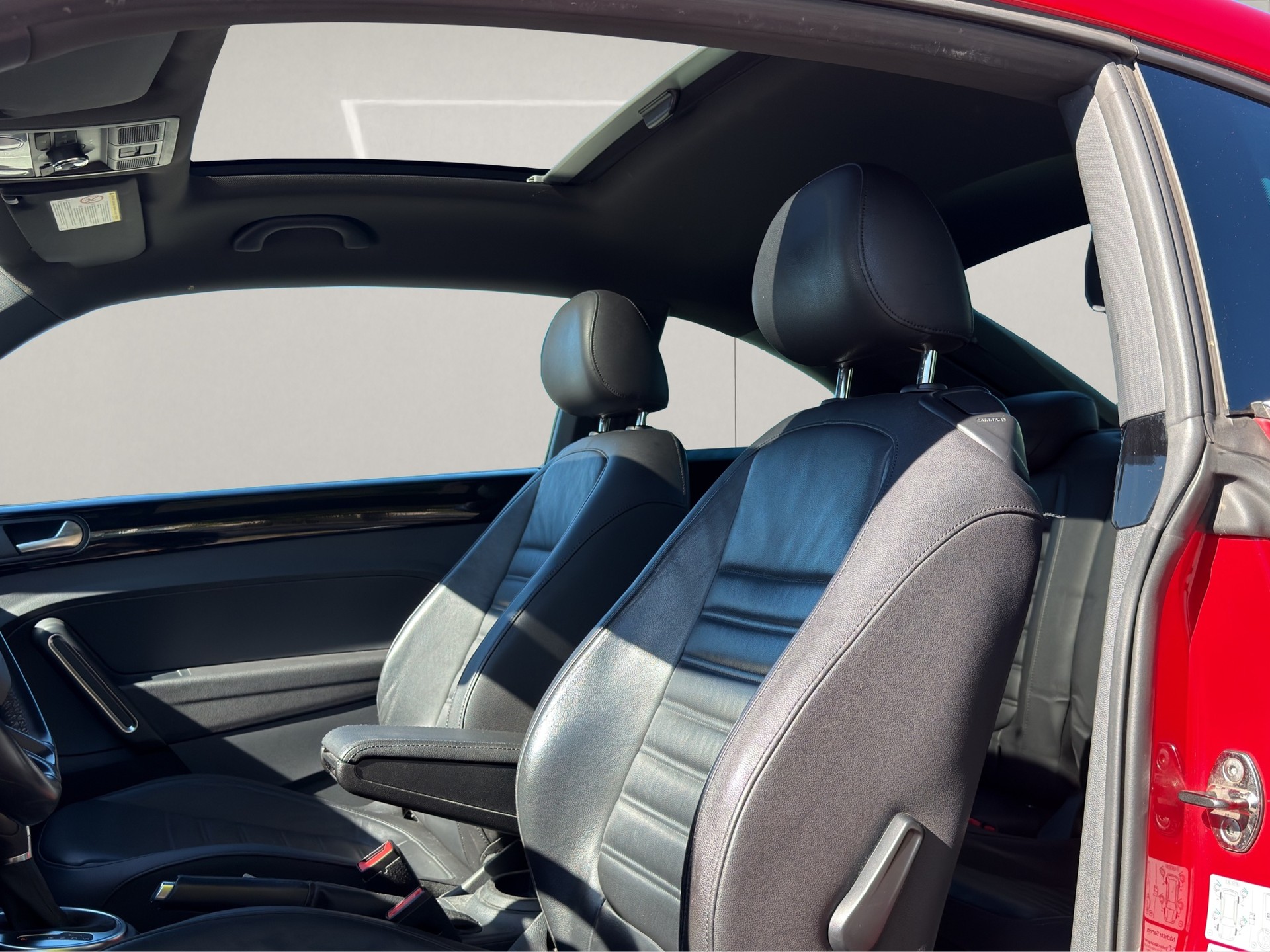 VW Beetle 2.0 TSI Sport DSG-image-10