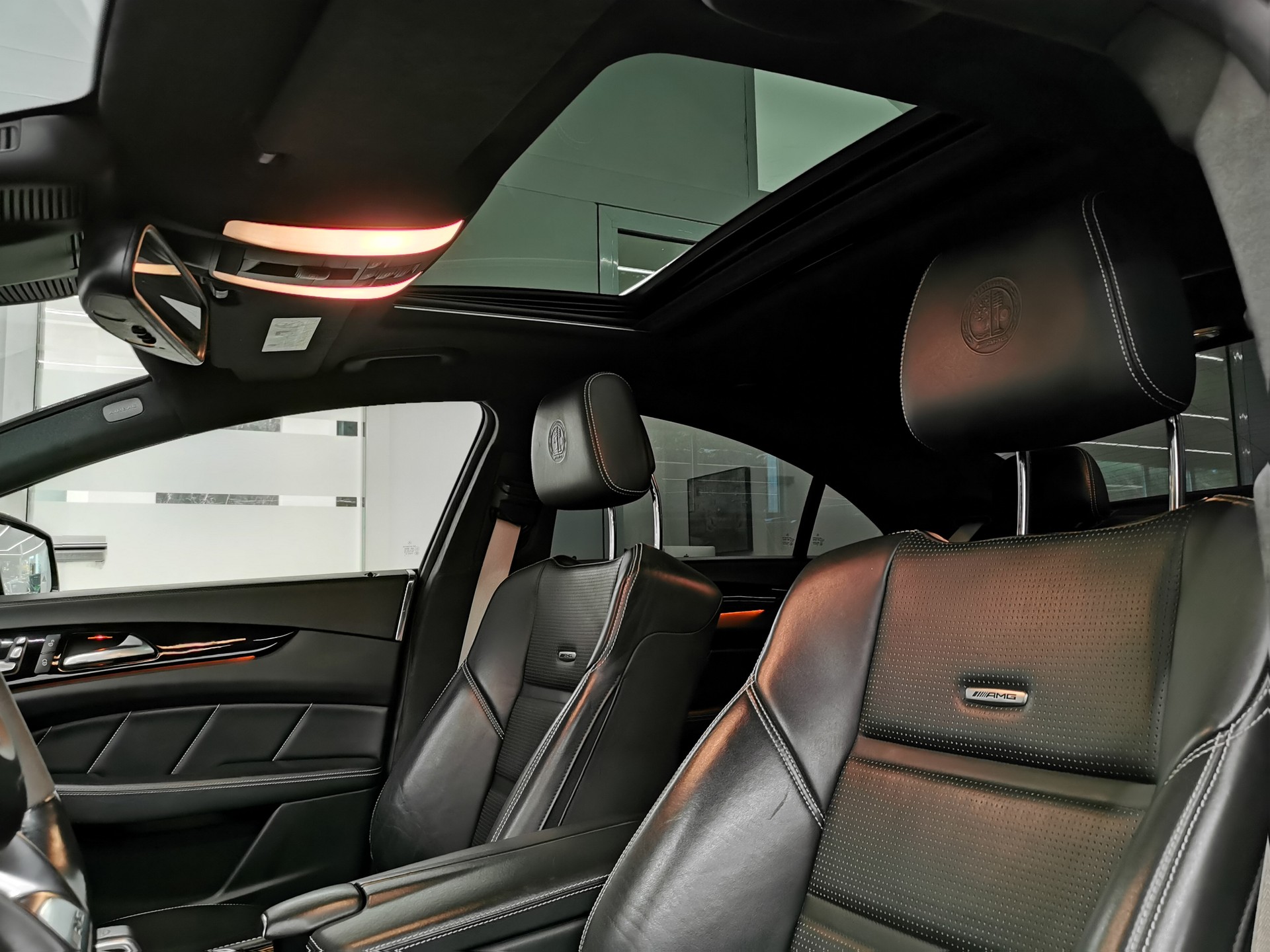 MERCEDES-BENZ CLS 63 AMG S 4Matic 585 PS MANUFAKTUR MAGNO MATT LEDER EXCLUSIVE FACELIFT DISTRONIC 360° DAB ALCANTARA HIMMEL KEYLESS PANO W218-image-11