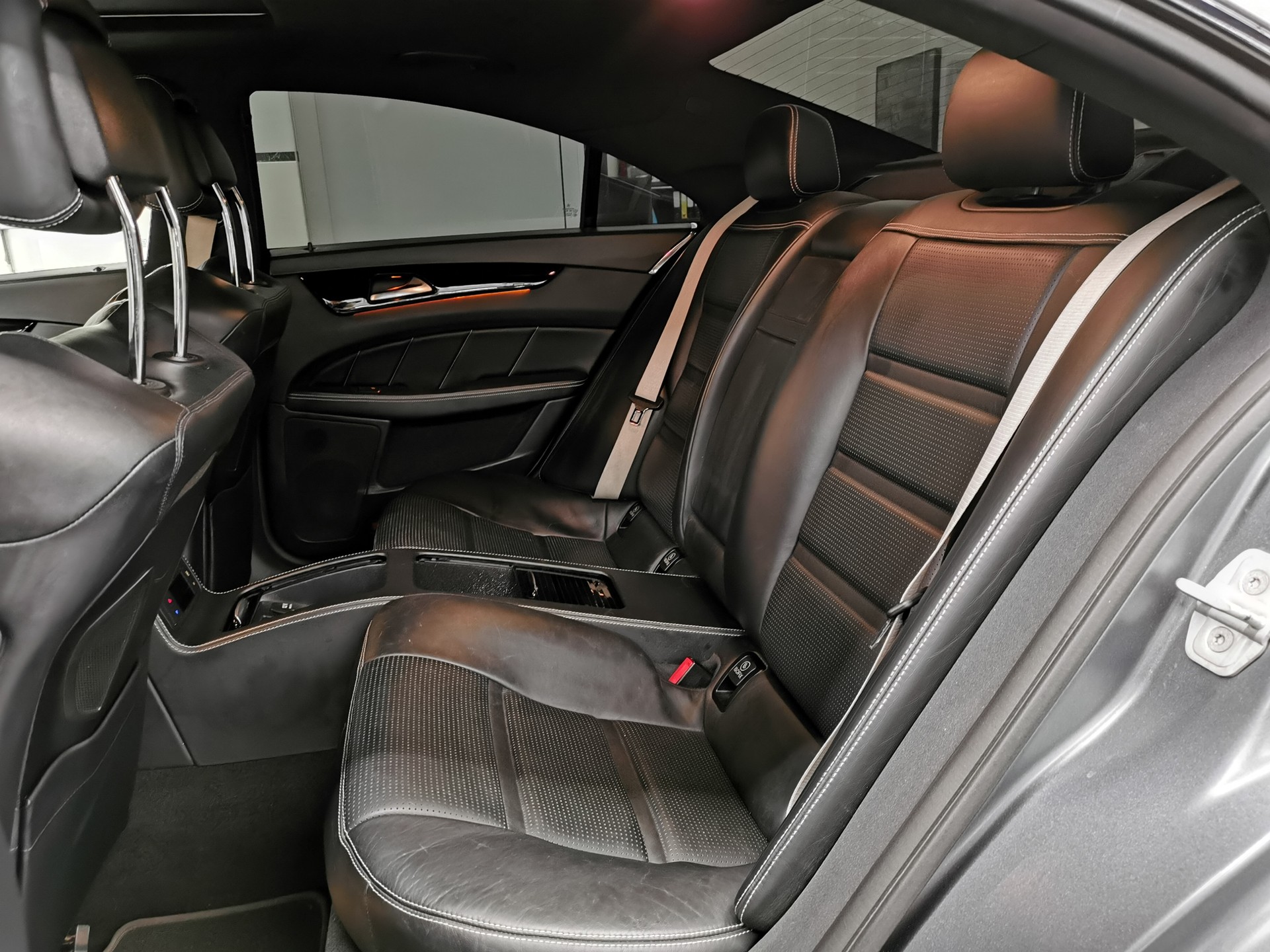 MERCEDES-BENZ CLS 63 AMG S 4Matic 585 PS MANUFAKTUR MAGNO MATT LEDER EXCLUSIVE FACELIFT DISTRONIC 360° DAB ALCANTARA HIMMEL KEYLESS PANO W218-image-12