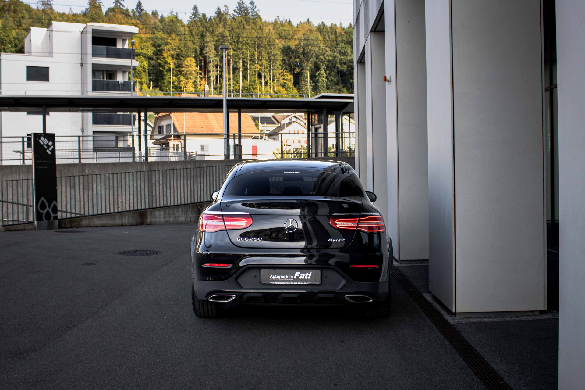 MERCEDES-BENZ GLC Coupé 250 AMG Line 4Matic 9G-Tronic-image-3