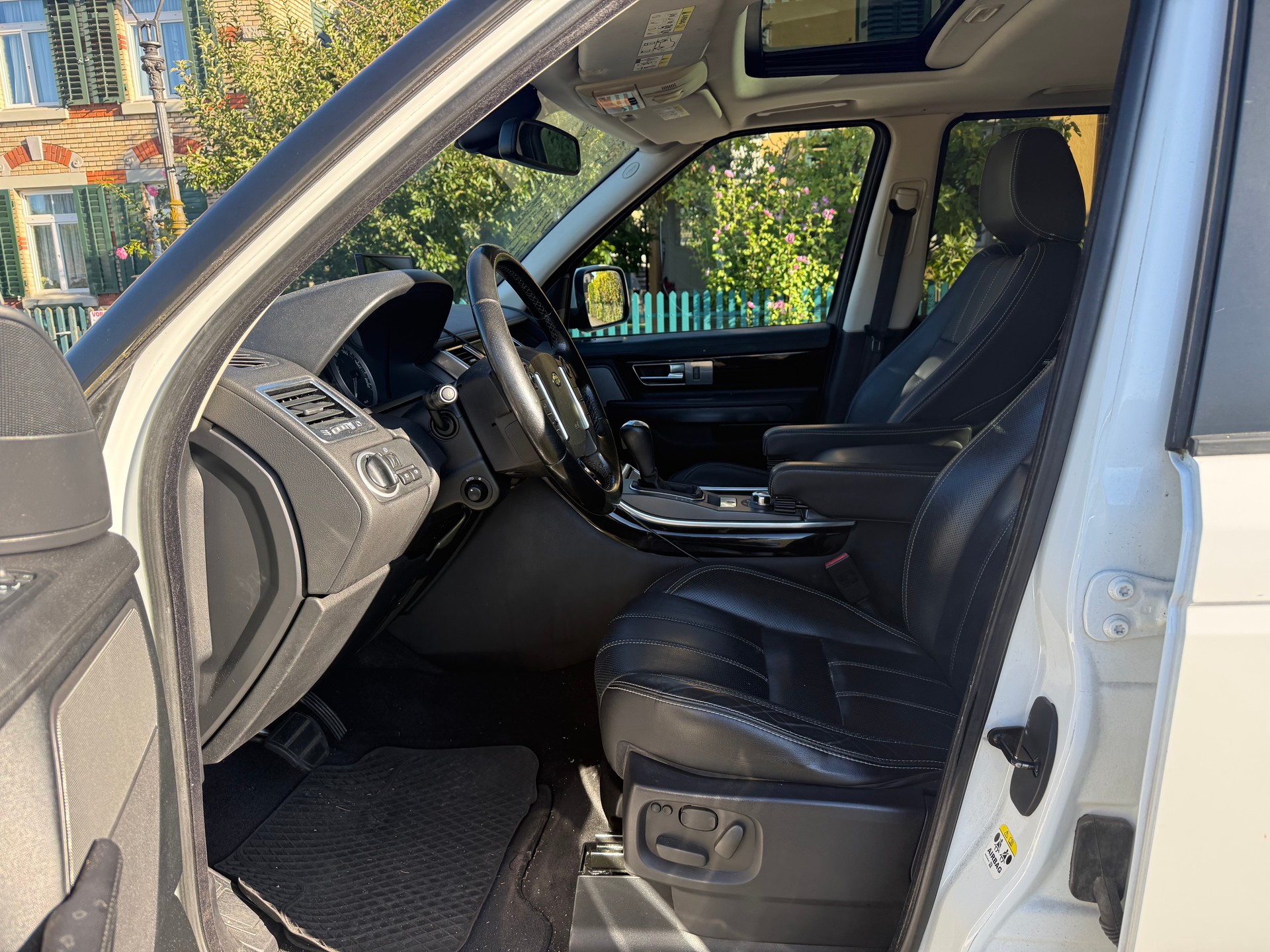 LAND ROVER Range Rover Sport 3.0 TDV6 HSE Automatic-image-12