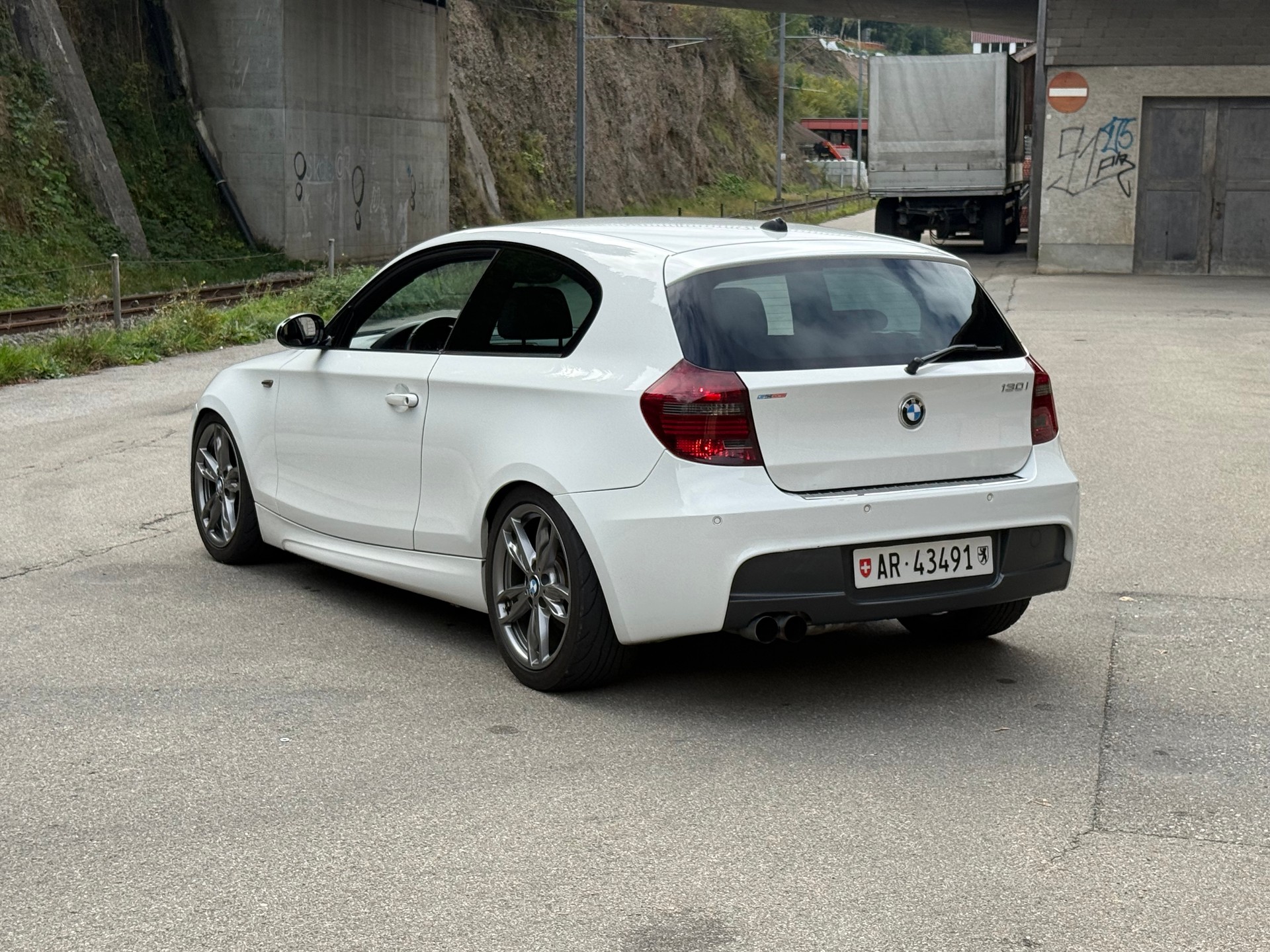 BMW 130i-image-1
