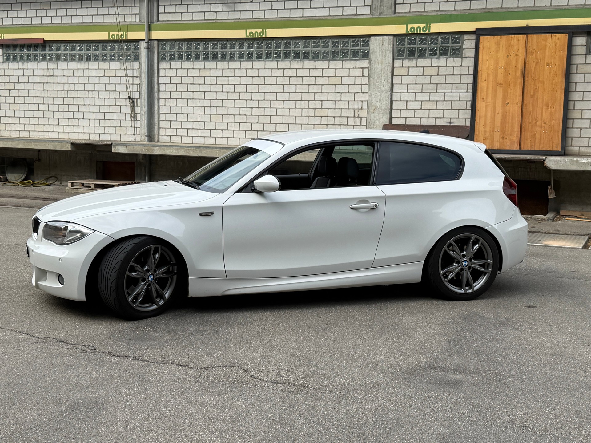 BMW 130i-image-3