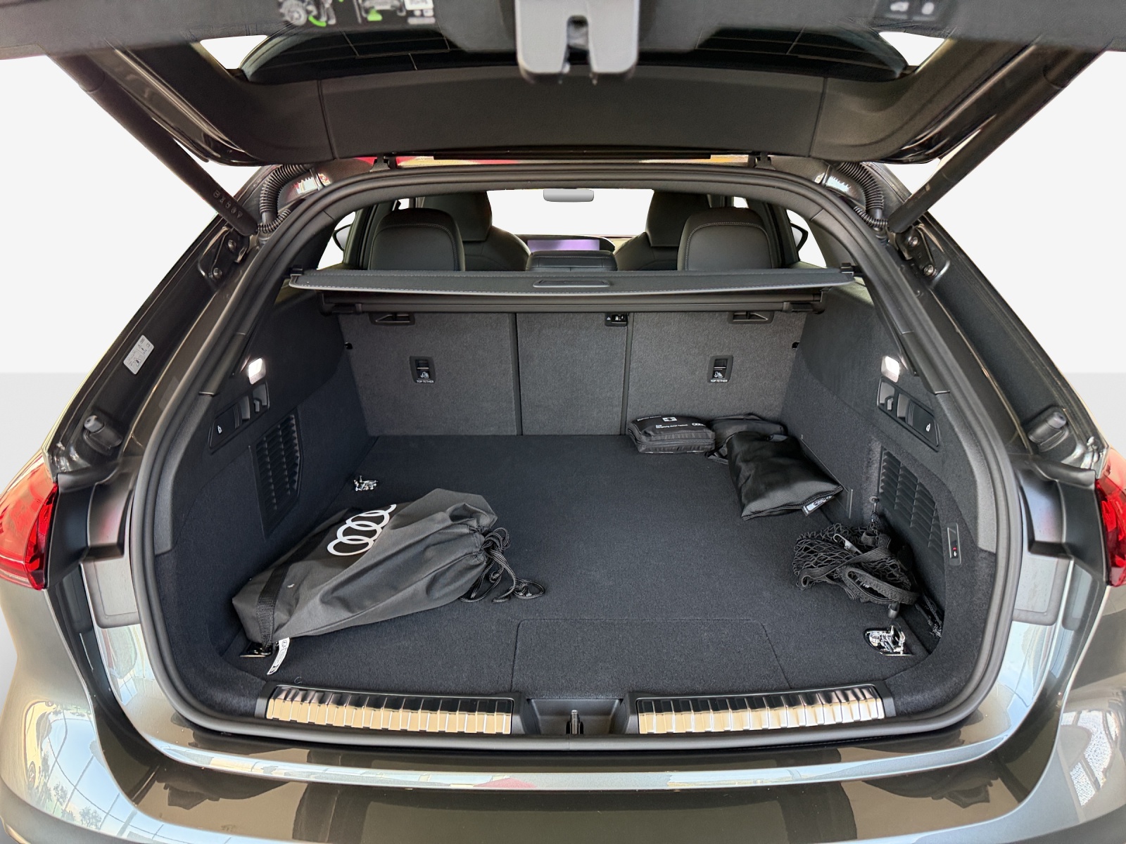 AUDI A5 Avant e-hybrid quattro Attraction 220 kW S tronic-image-12