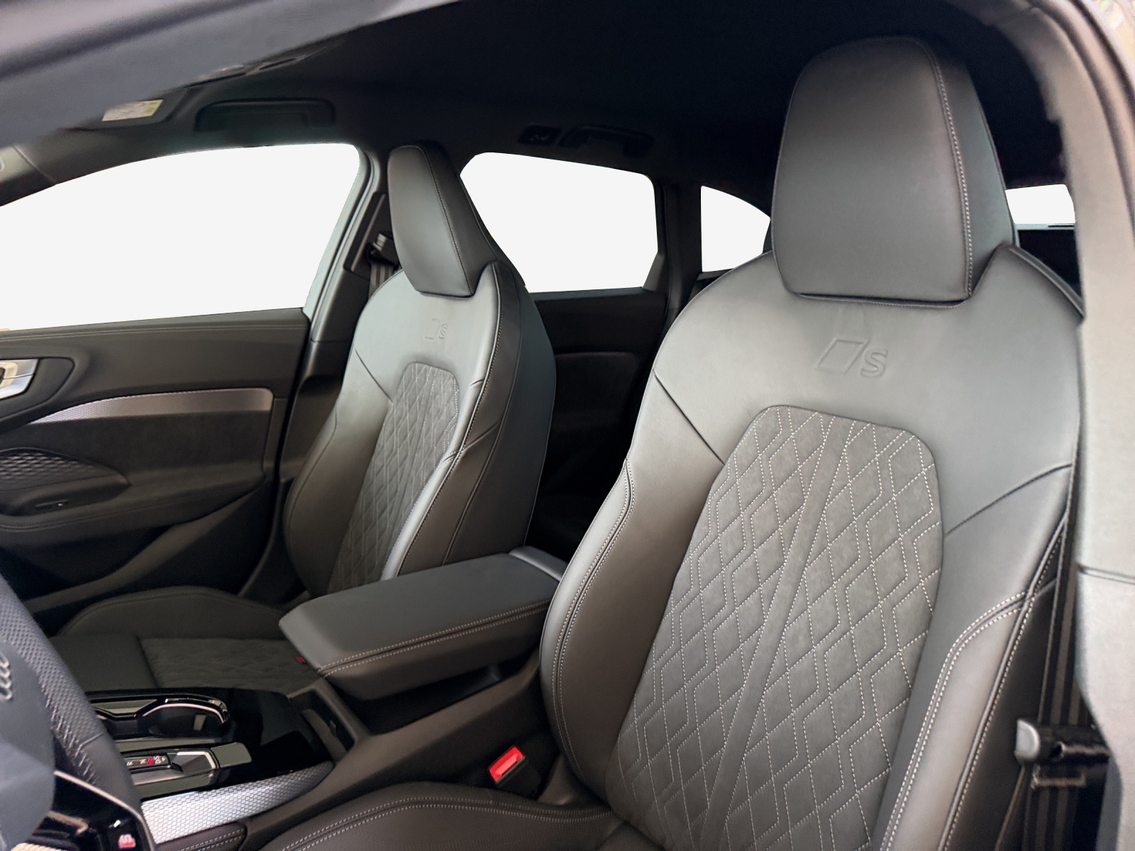 AUDI A5 Avant e-hybrid quattro Attraction 220 kW S tronic-image-14