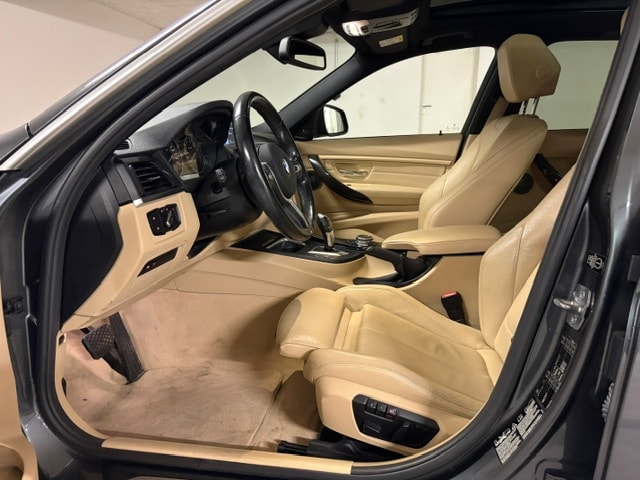 BMW 328i xDrive Touring M Sport | Swiss Vehicle | Exceptional Specification | 8 BMW Wheels Included-image-4
