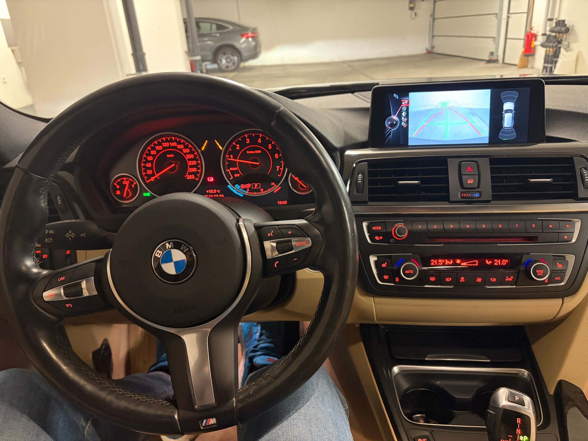 BMW 328i xDrive Touring M Sport | Swiss Vehicle | Exceptional Specification | 8 BMW Wheels Included-image-5