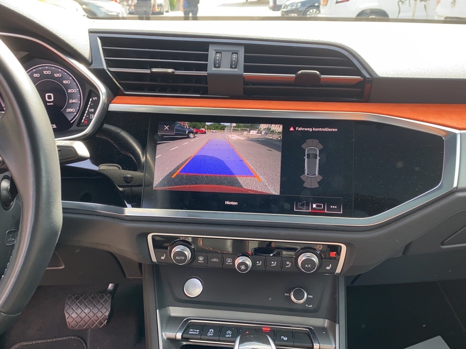 AUDI Q3 45 TFSI S line quattro S-tronic-image-11