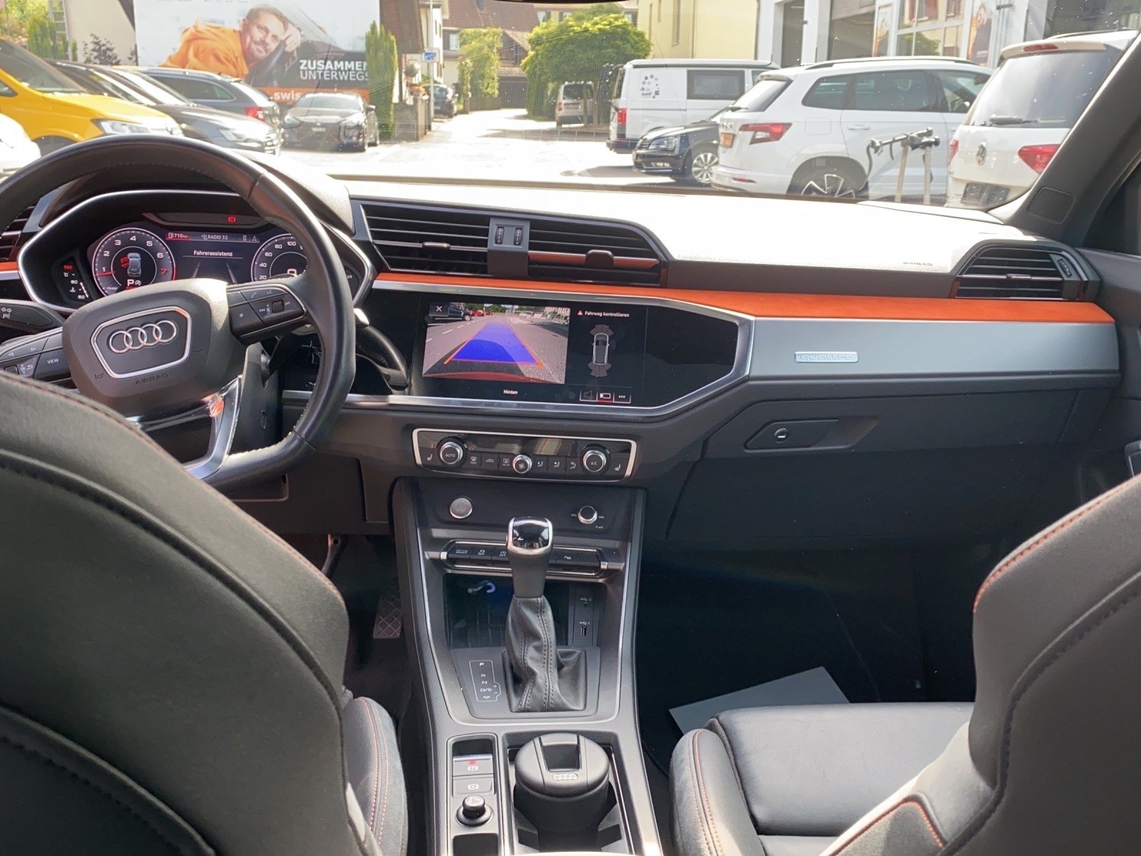 AUDI Q3 45 TFSI S line quattro S-tronic-image-10