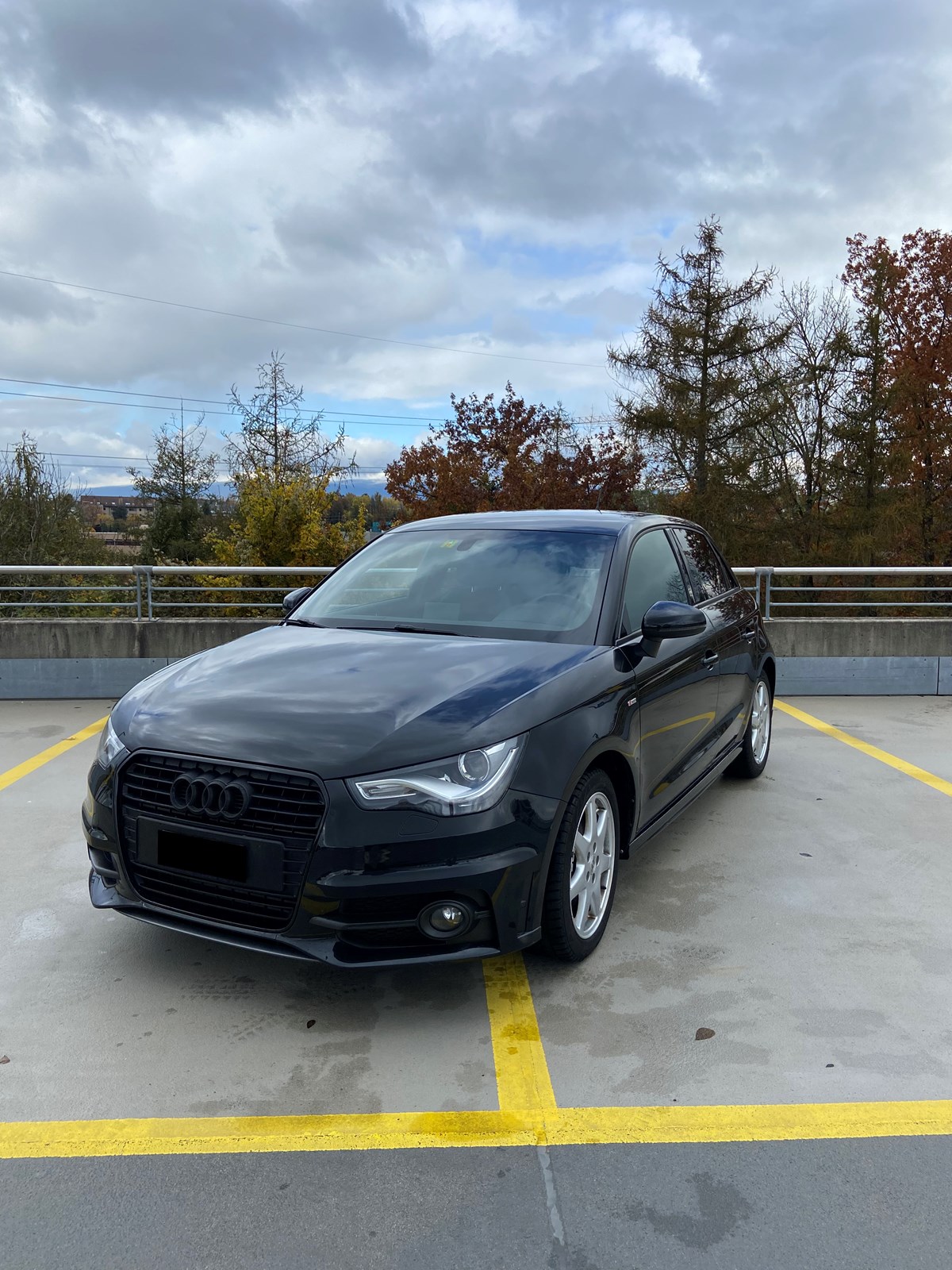 AUDI A1 Sportback 1.6 TDI Ambition S Line-image-1