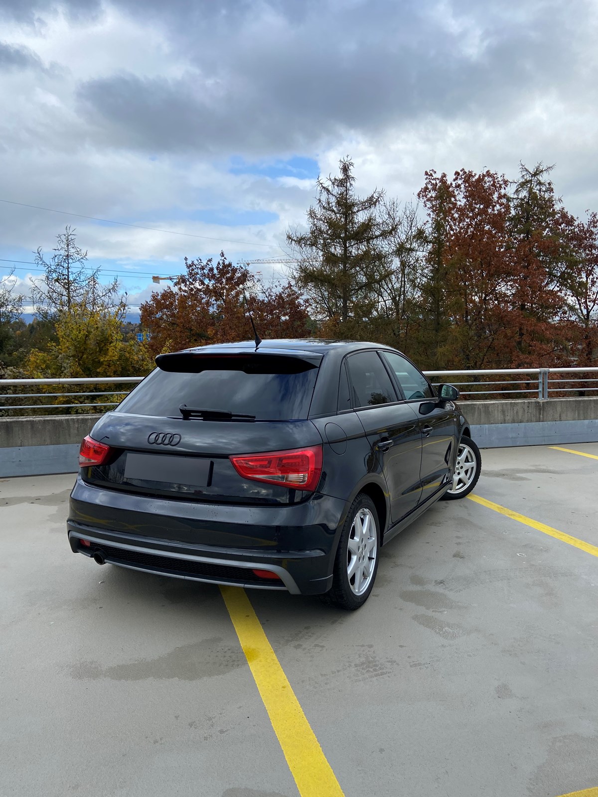 AUDI A1 Sportback 1.6 TDI Ambition S Line-image-4