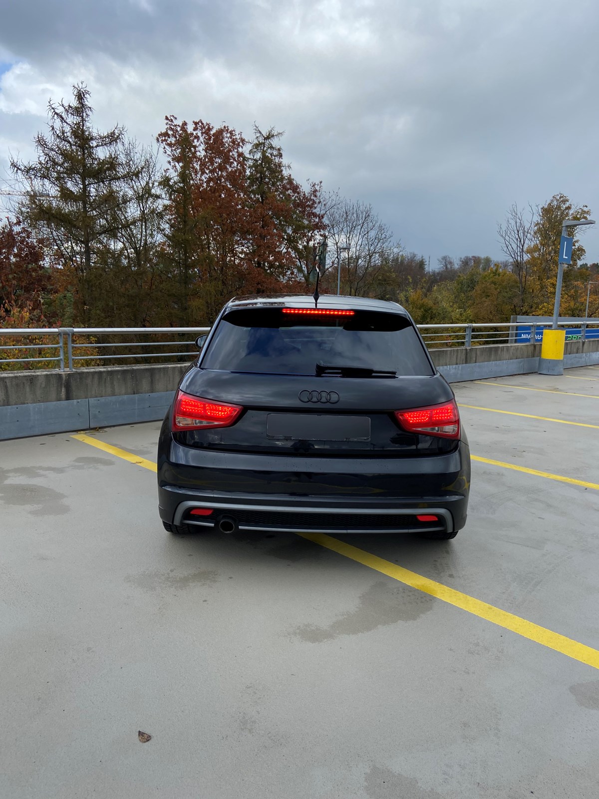 AUDI A1 Sportback 1.6 TDI Ambition S Line-image-5