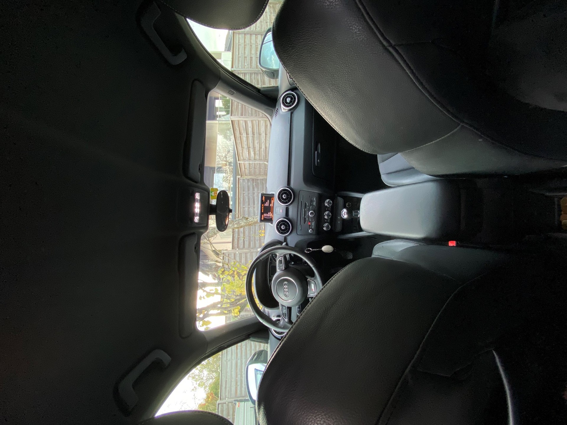 AUDI A1 Sportback 1.6 TDI Ambition S Line-image-8