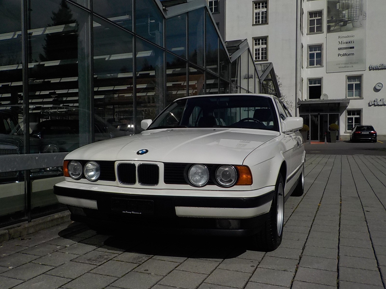 BMW 520i-image-3