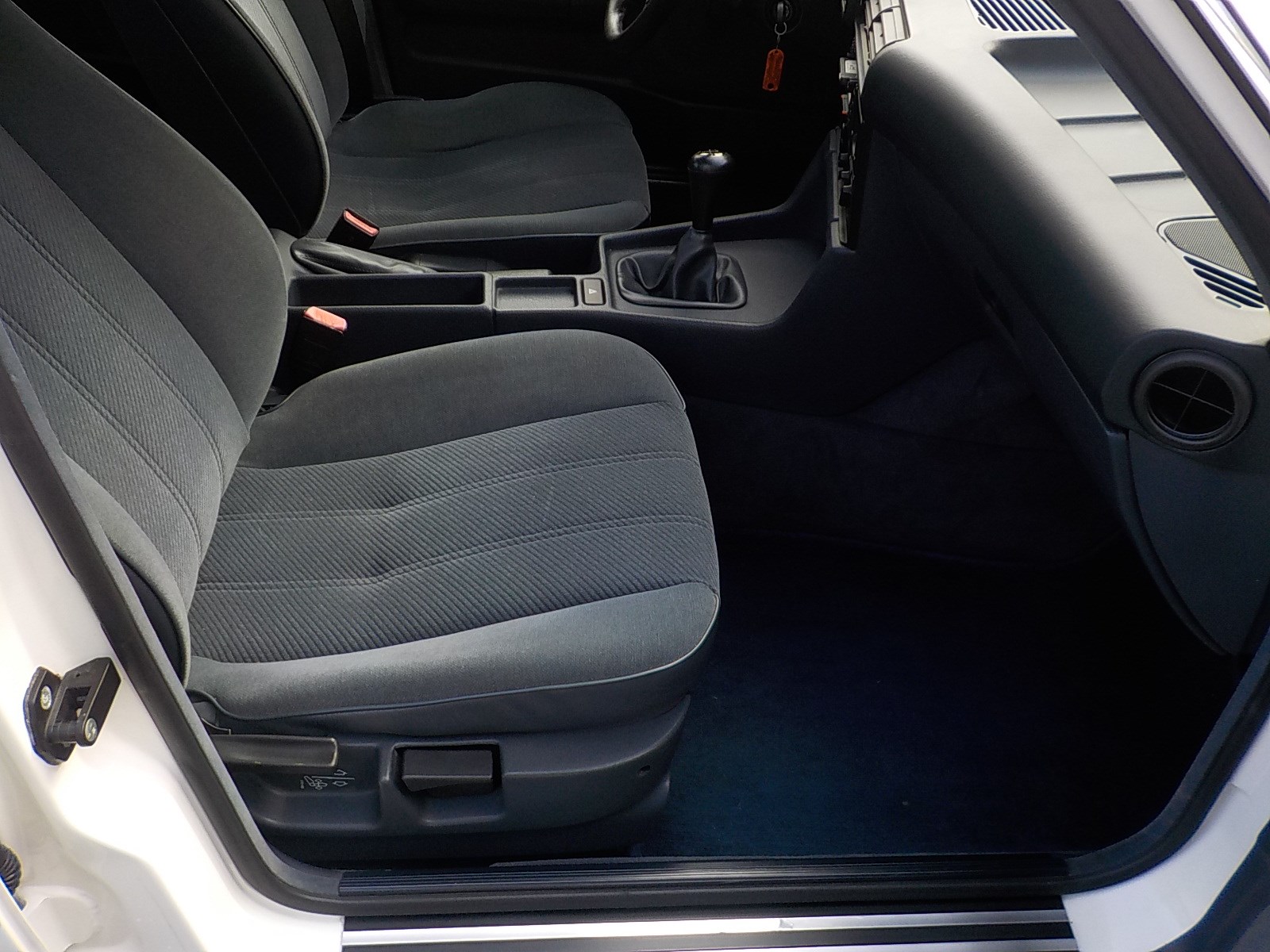BMW 520i-image-6