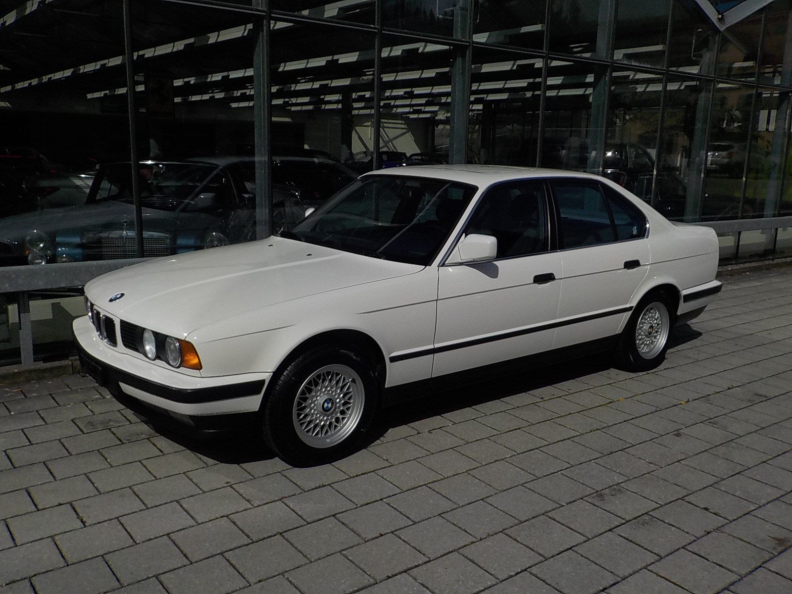 BMW 520i-image-0