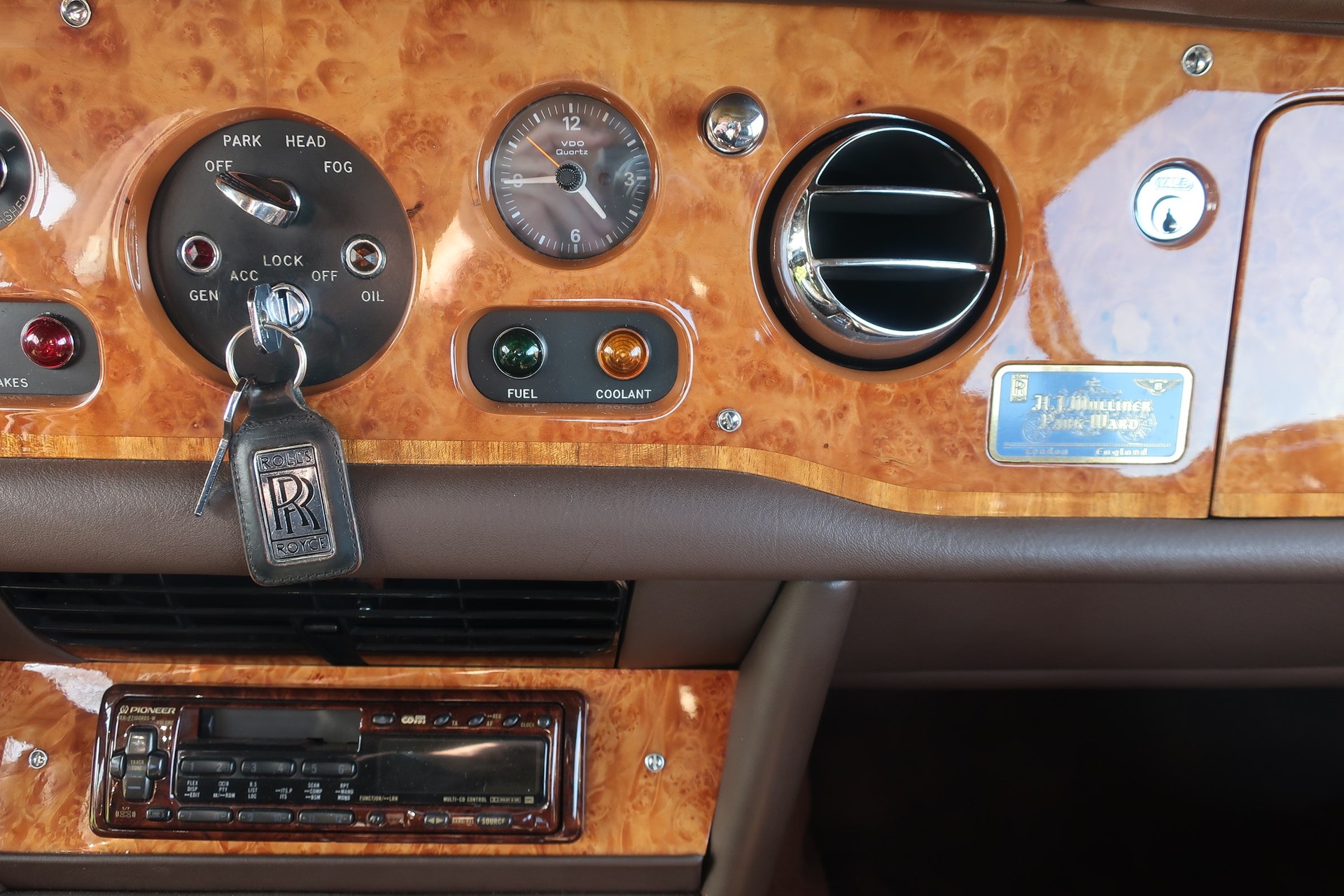 ROLLS-ROYCE CORNICHE Fixed Head Coupé-image-11