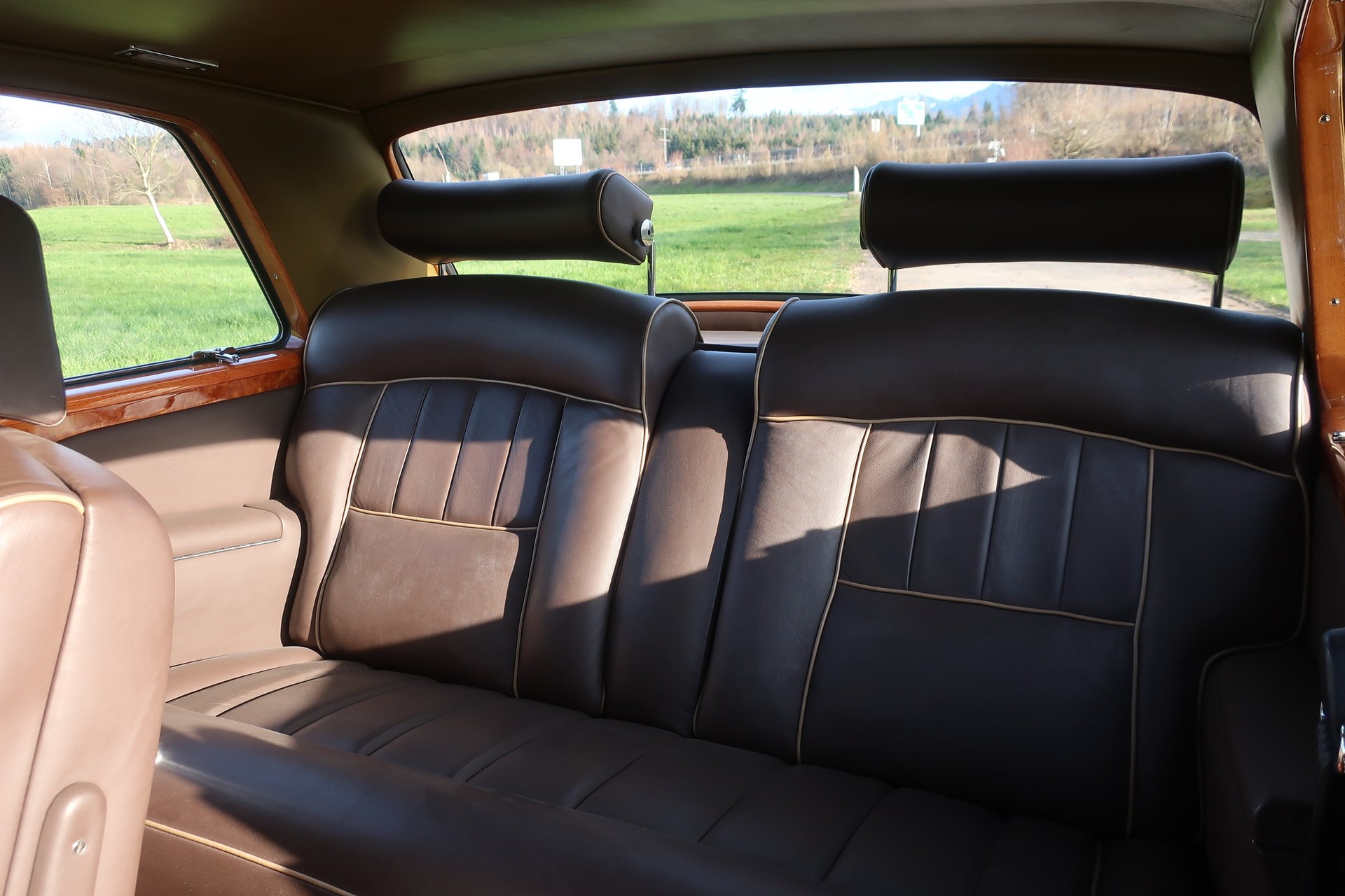 ROLLS-ROYCE CORNICHE Fixed Head Coupé-image-12