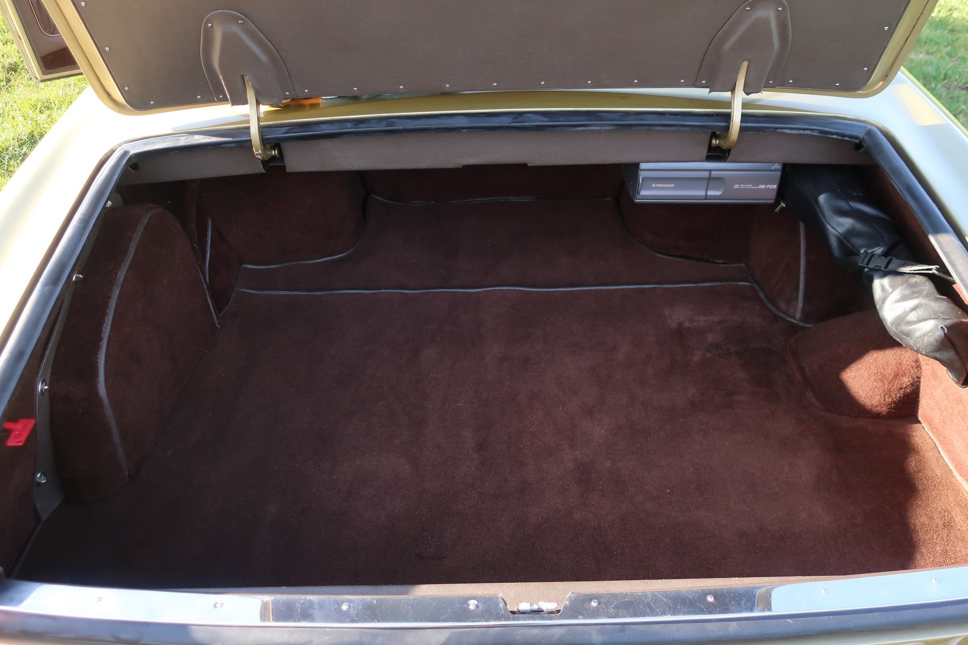 ROLLS-ROYCE CORNICHE Fixed Head Coupé-image-13