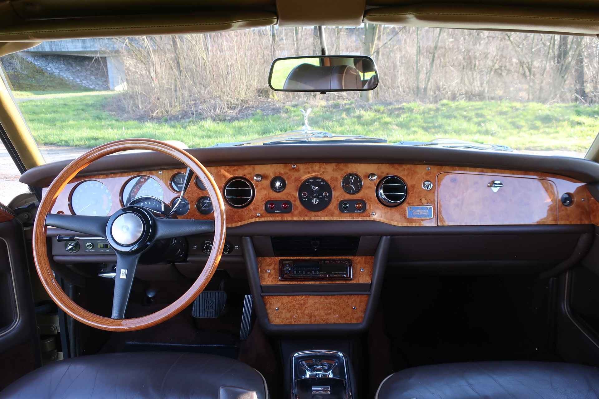 ROLLS-ROYCE CORNICHE Fixed Head Coupé-image-8