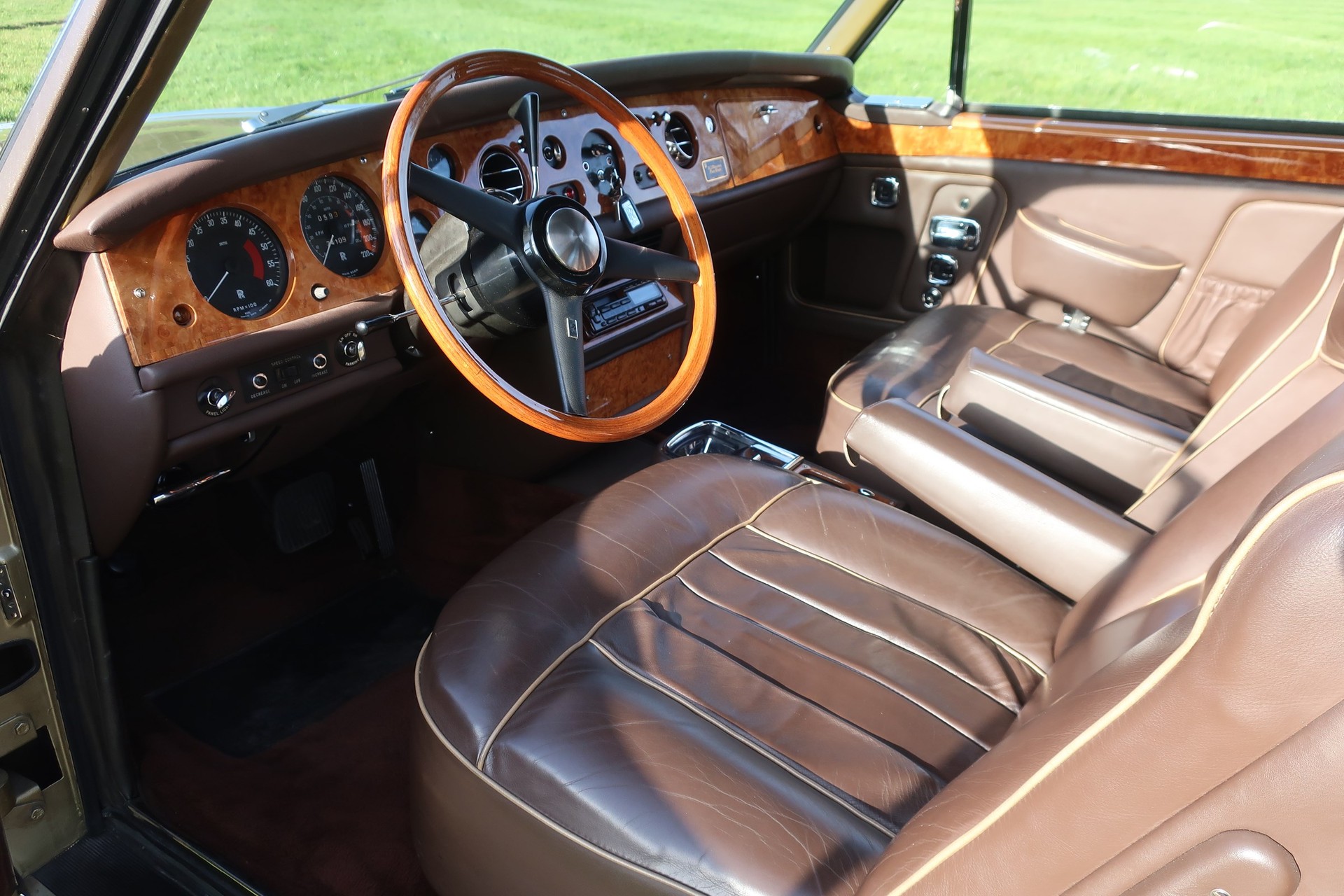 ROLLS-ROYCE CORNICHE Fixed Head Coupé-image-9