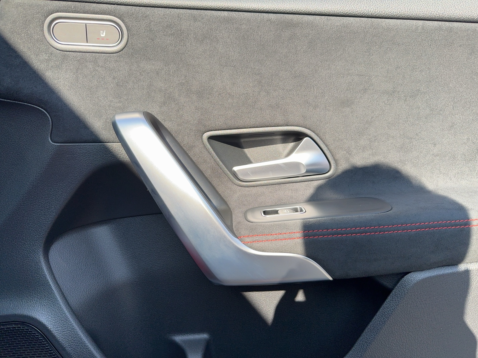 MERCEDES-BENZ A 220 4Matic 8G-DCT-image-16