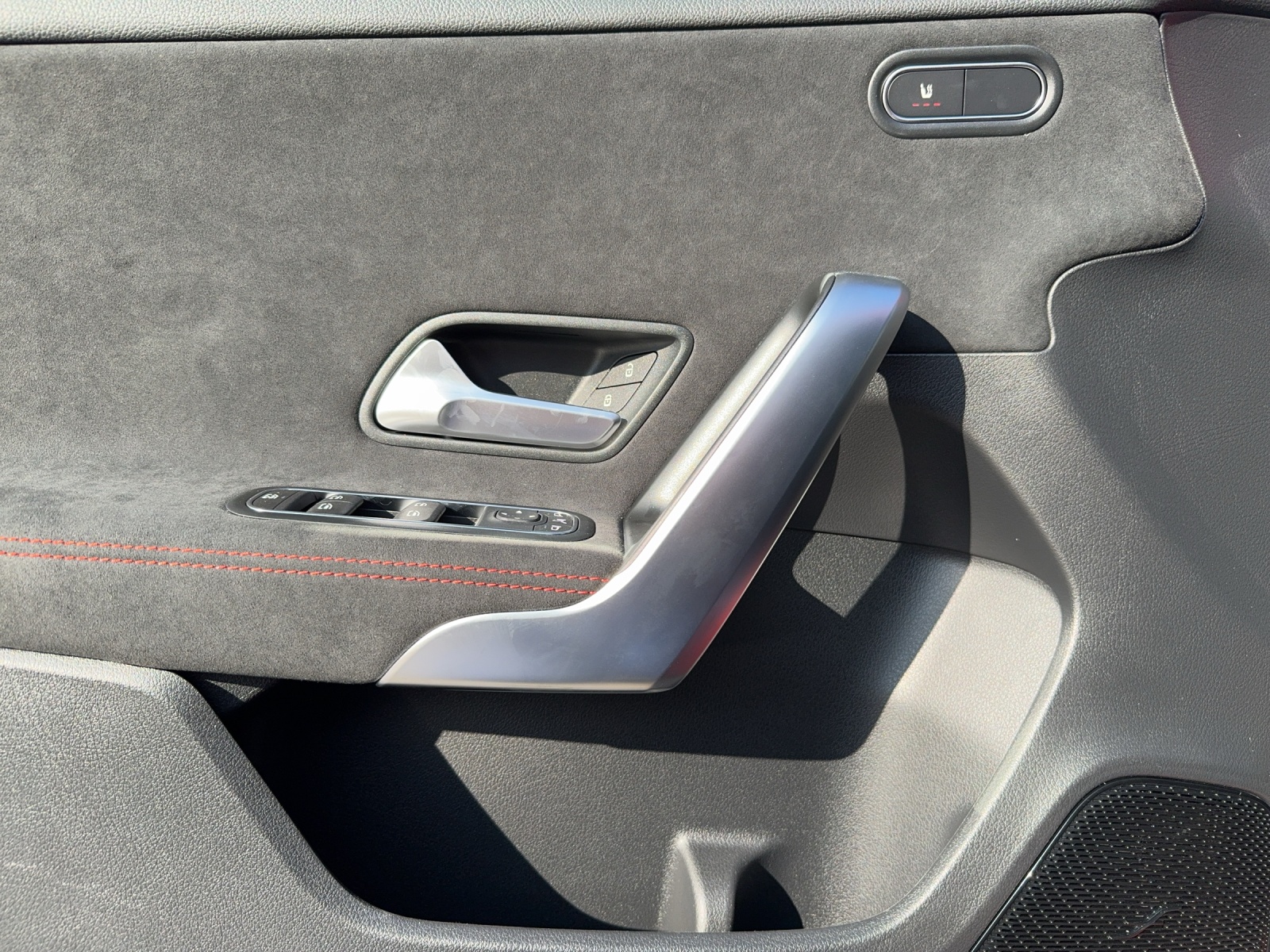 MERCEDES-BENZ A 220 4Matic 8G-DCT-image-11