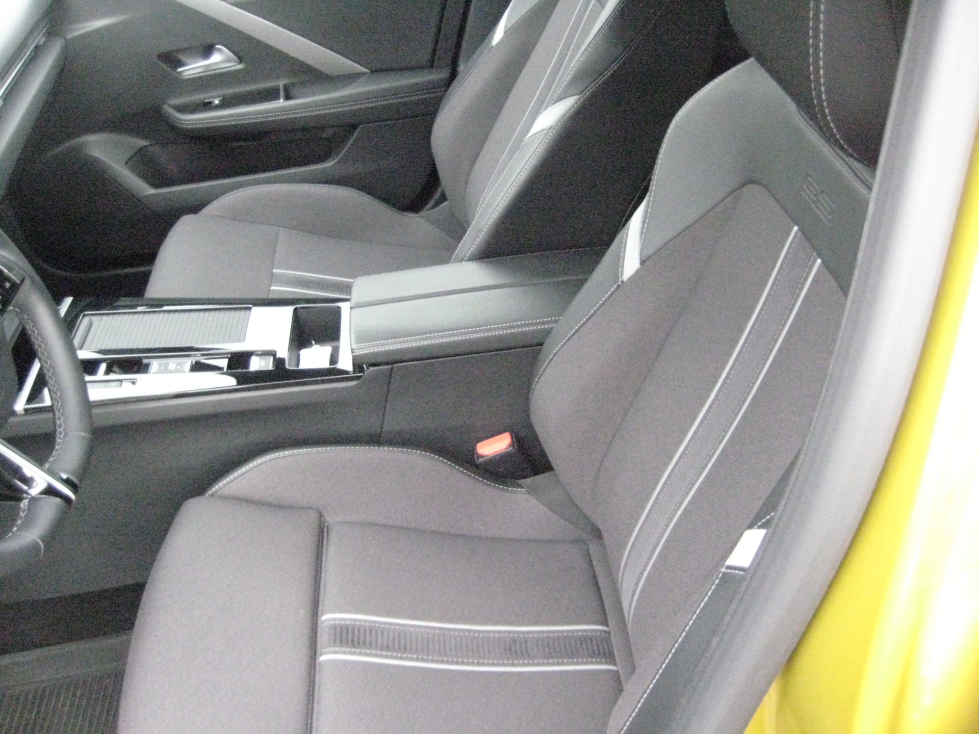 OPEL Astra 1.2i Turbo Swiss Plus A-image-4