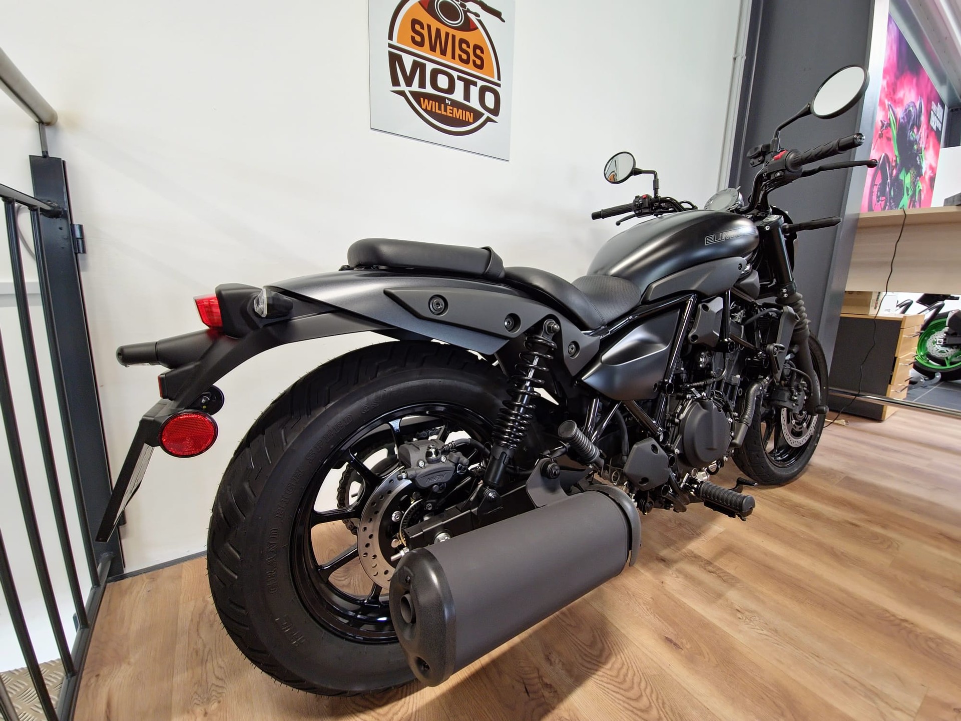 KAWASAKI Eliminator 500 SE-showroom-element-3