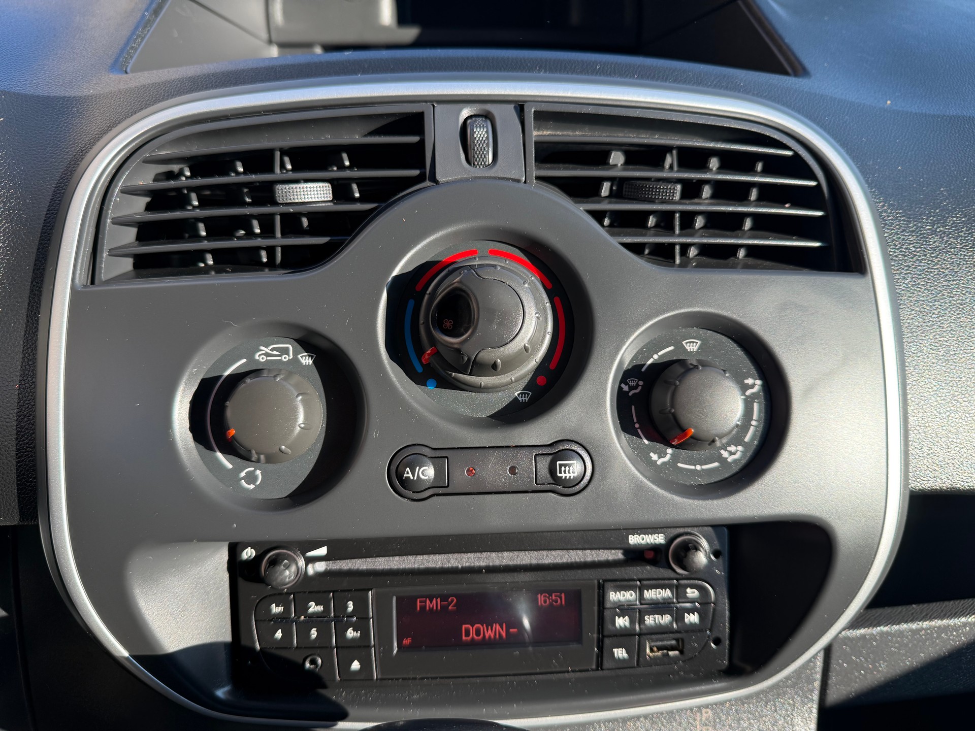 RENAULT Kangoo Medium TCe 115 Business A-image-6