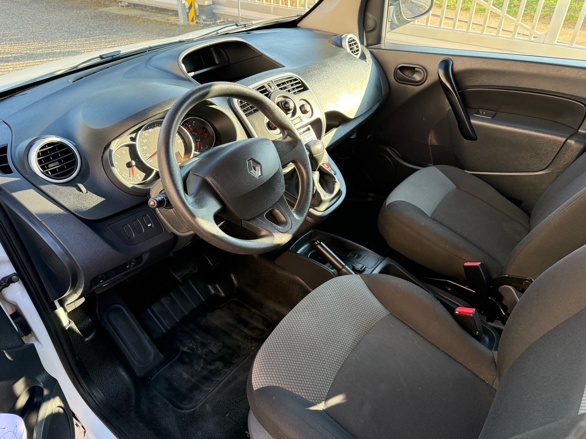 RENAULT Kangoo Medium TCe 115 Business A-image-7