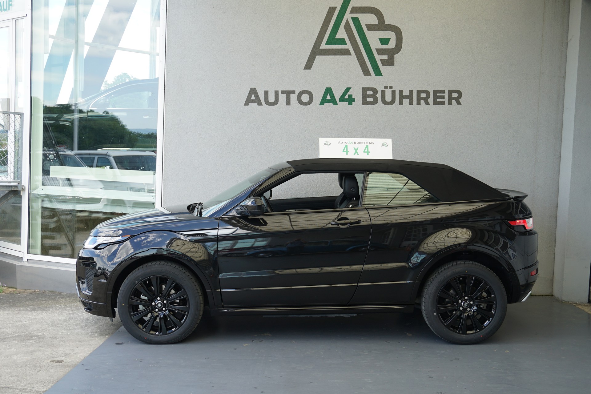 LAND ROVER Evoque 2.0Si4 SE Dynamic Convertible 4WD Automat 241PS mit neuer AHK für 1,5t.Zuglast