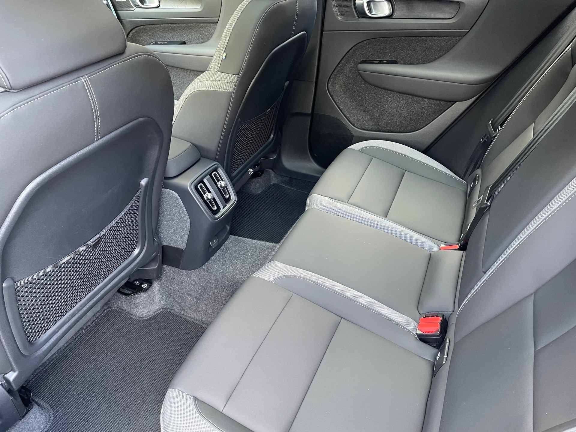 VOLVO C40 E80 Ultimate AWD-image-4
