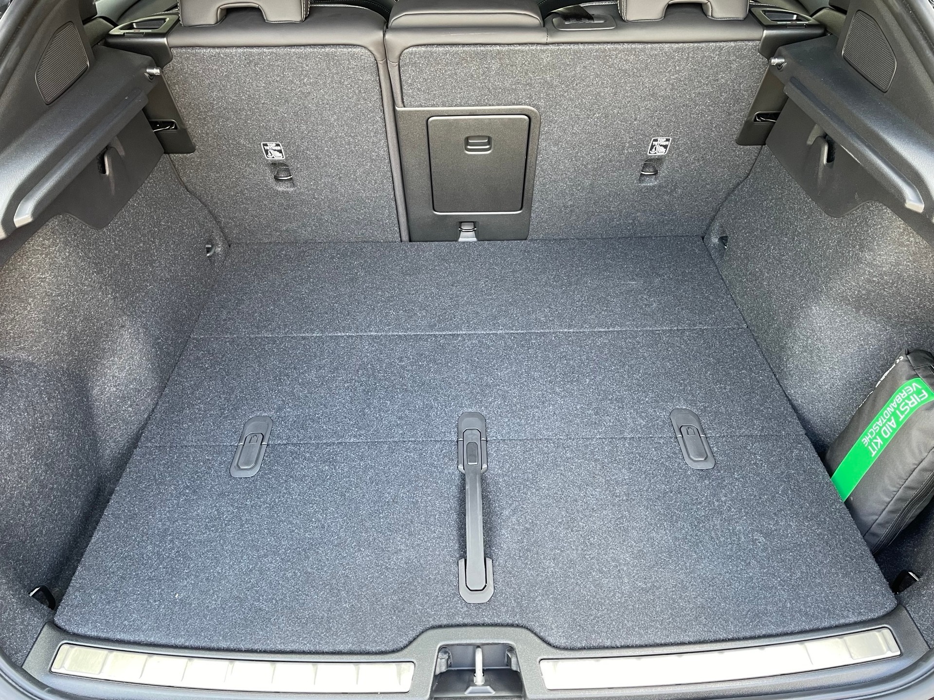 VOLVO C40 E80 Ultimate AWD-image-6