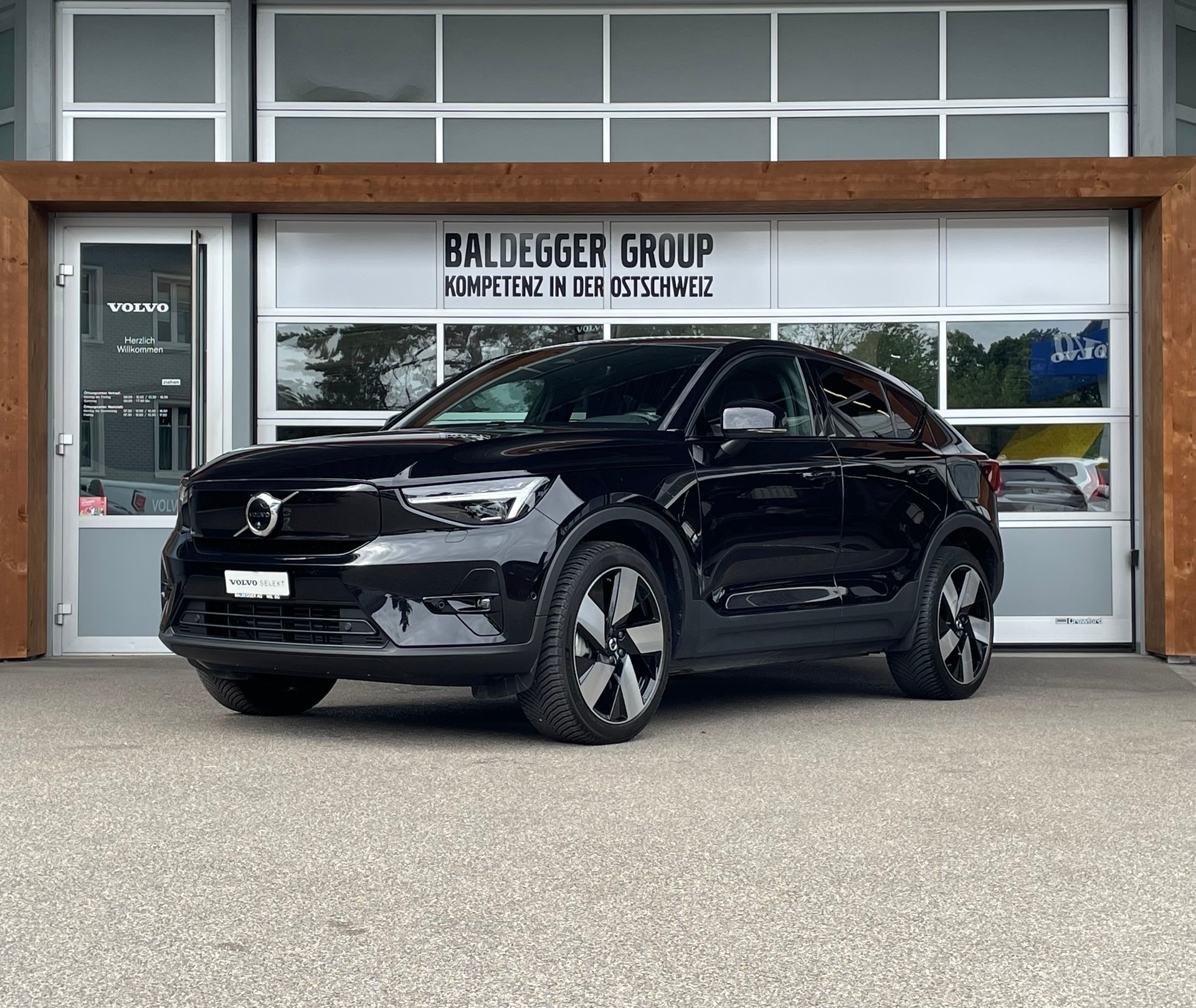 VOLVO C40 E80 Ultimate AWD-image-1