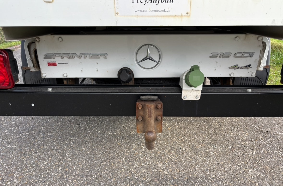 MERCEDES-BENZ Sprinter 316 CDI Standard 4x4 Automat-image-6