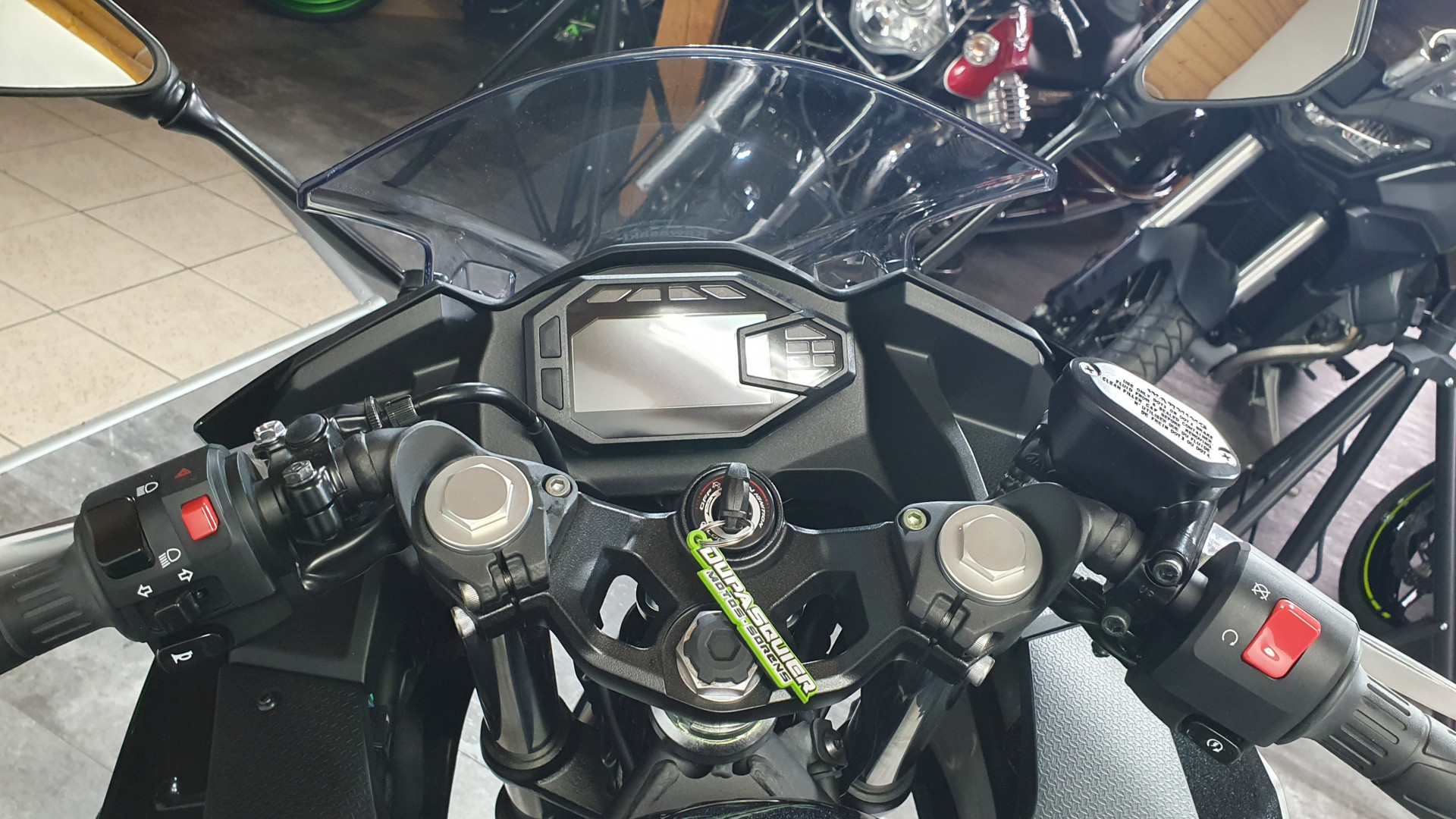 KAWASAKI Ninja 650-showroom-element-3