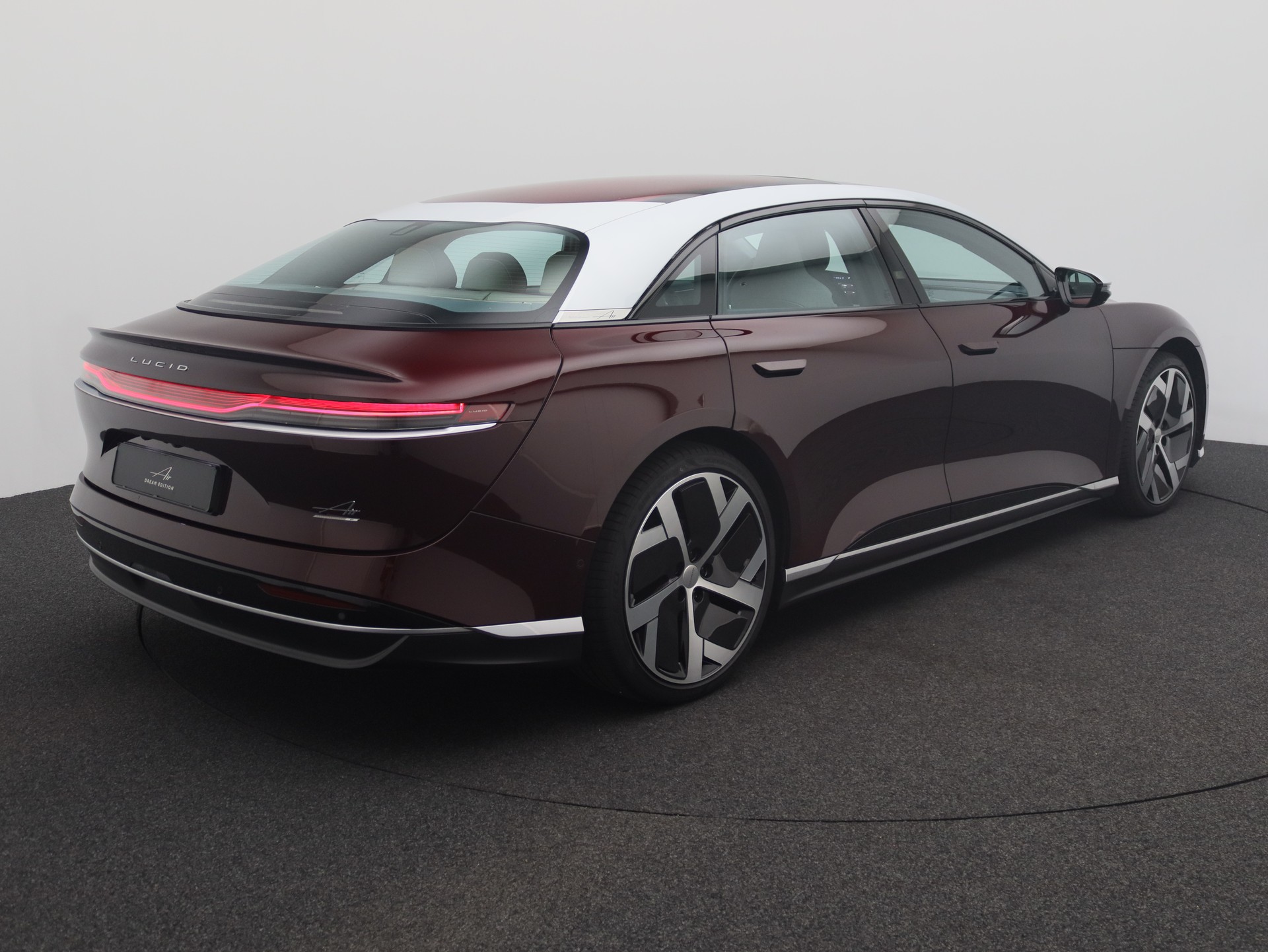 LUCID Air 118 kWh Performance Dream Edition-image-1