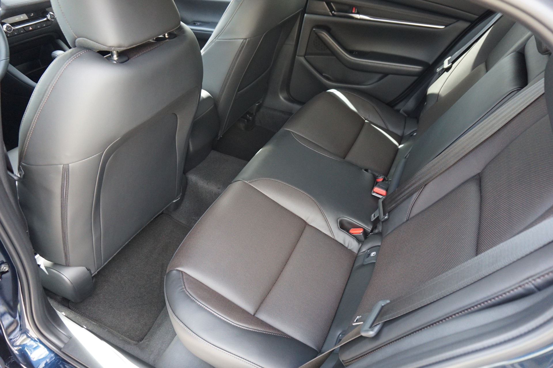 MAZDA 3 Hatchback SKYACTIV-X M Hybrid 186 Ambition Automat-image-12