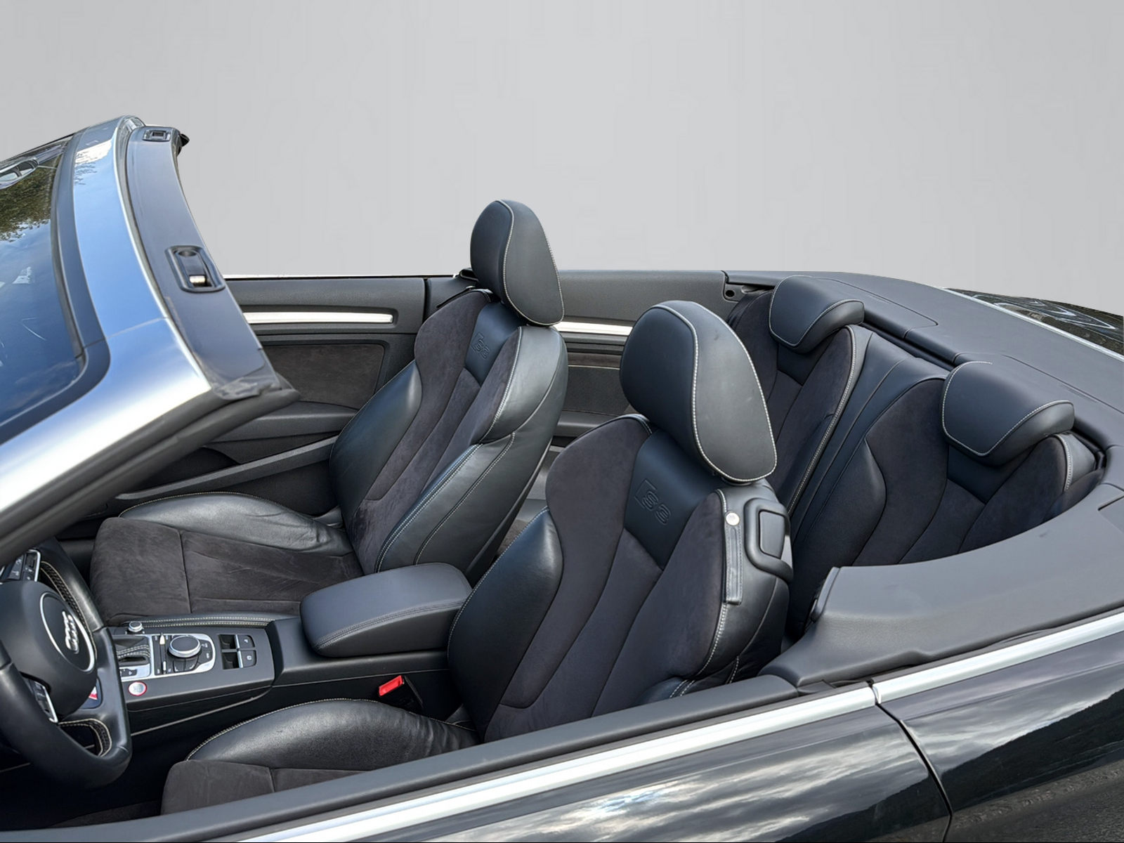 AUDI S3 Cabrio 2.0 TFSI quattro S-tronic-image-9