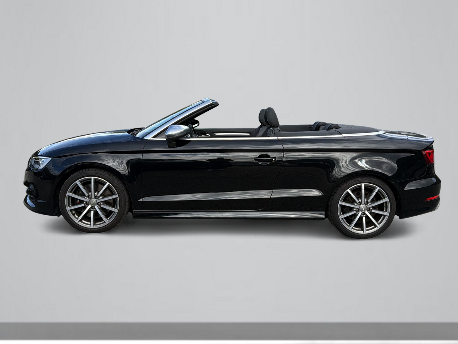 AUDI S3 Cabrio 2.0 TFSI quattro S-tronic-image-8