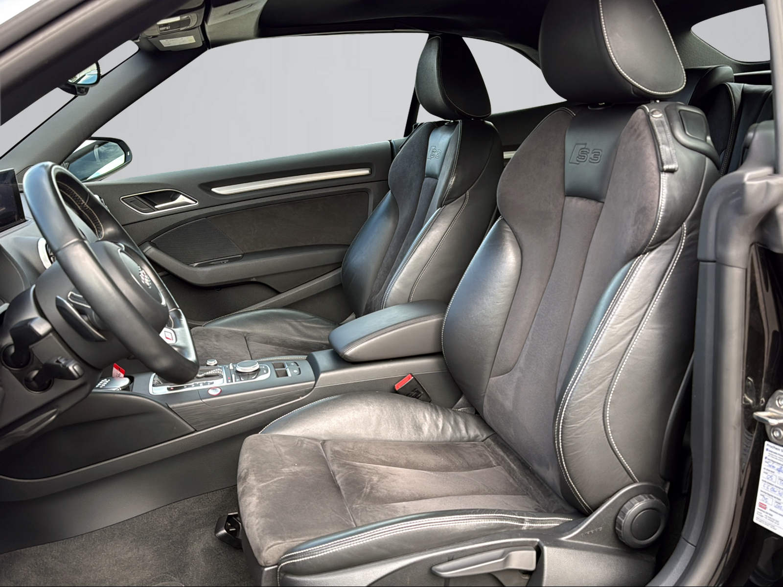AUDI S3 Cabrio 2.0 TFSI quattro S-tronic-image-3