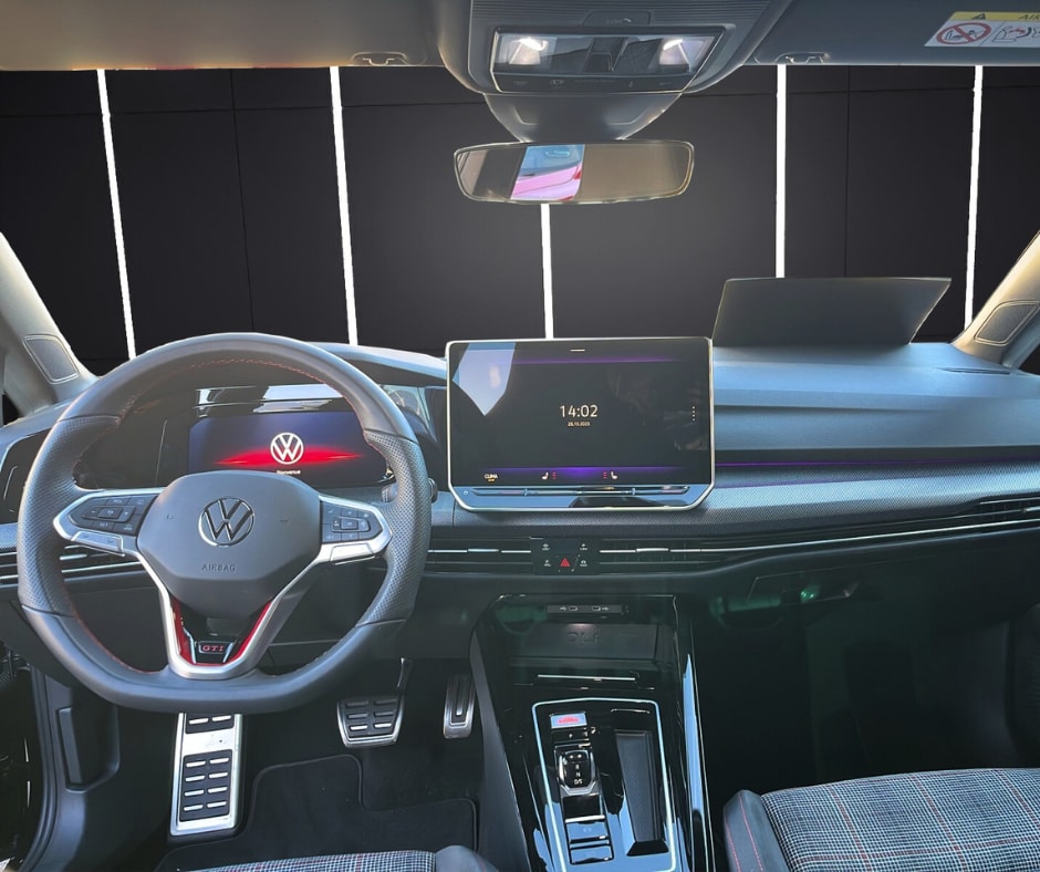 VW Golf 2.0 TSI GTI DSG Black Edition-image-4